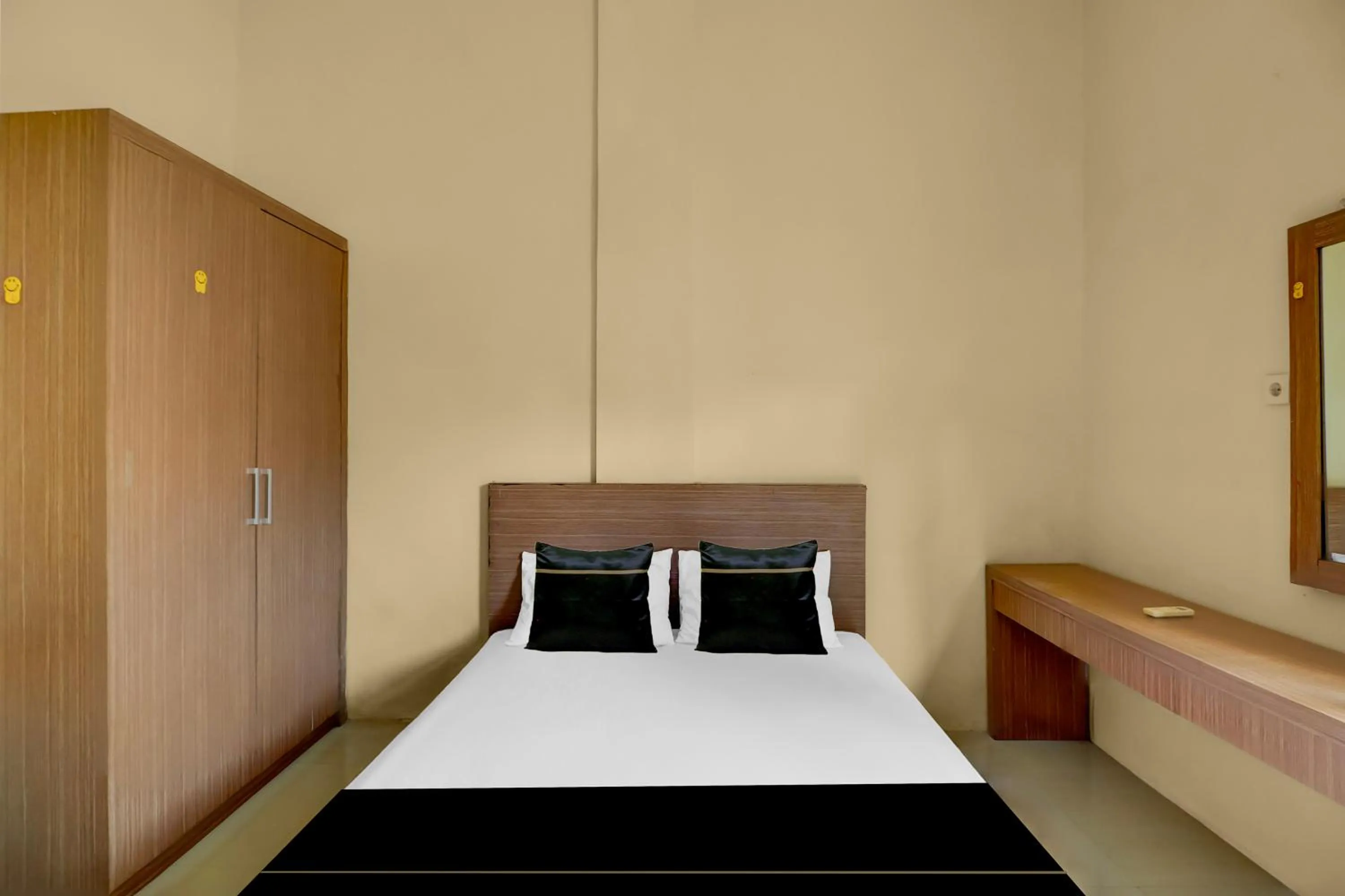 Bedroom, Bed in Hotel O near Trans Studio Theme Park formerly Cyloam Residence