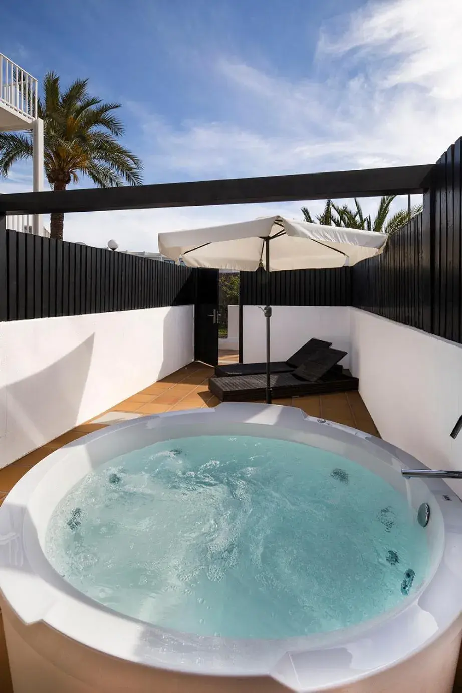 Double Superior (2 Adults + 1 Child) in FERGUS Style Bahamas Double Superior (2 Adults + 1 Child) in FERGUS Style Bahamas