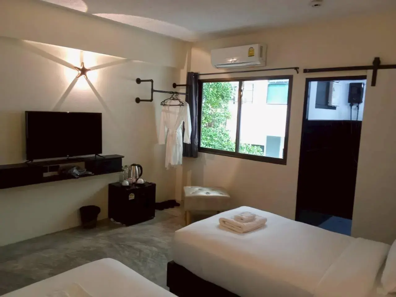 Deluxe Twin Room in VS Beach Front Deluxe Twin Room in VS Beach Front