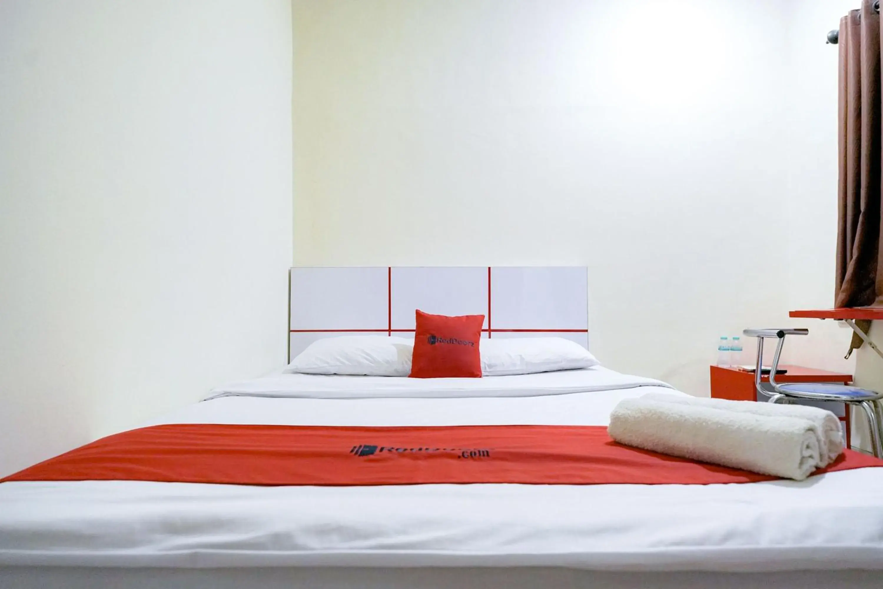 Double Room in RedDoorz at Buah Batu 5 Double Room in RedDoorz at Buah Batu 5