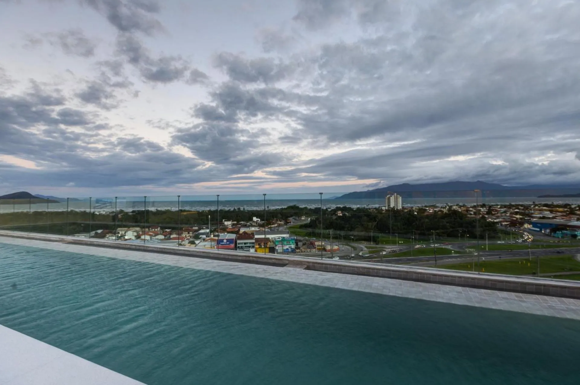 Swimming pool in Hampton By Hilton Caraguatatuba Serramar
