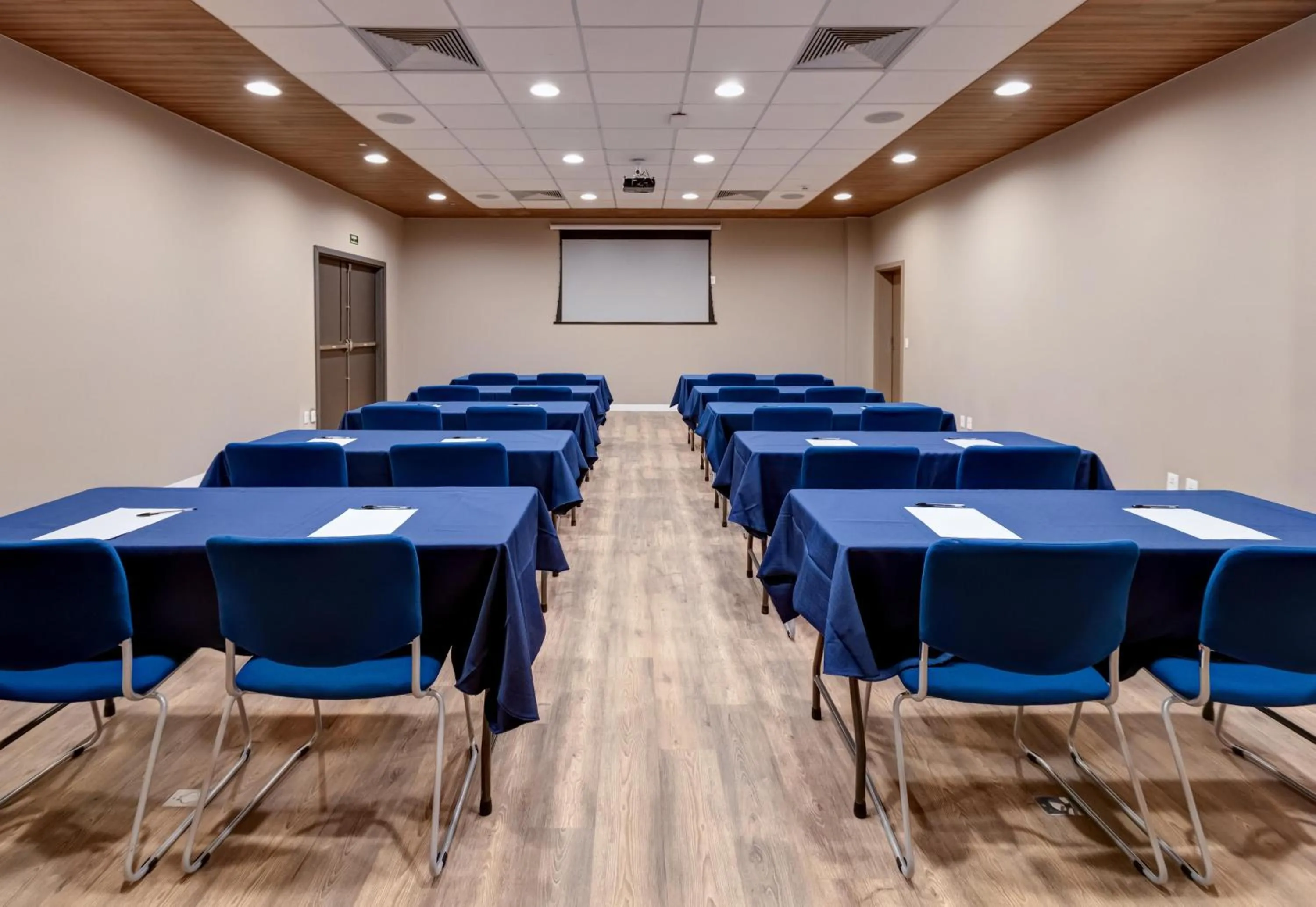 Meeting/conference room in Hampton By Hilton Caraguatatuba Serramar