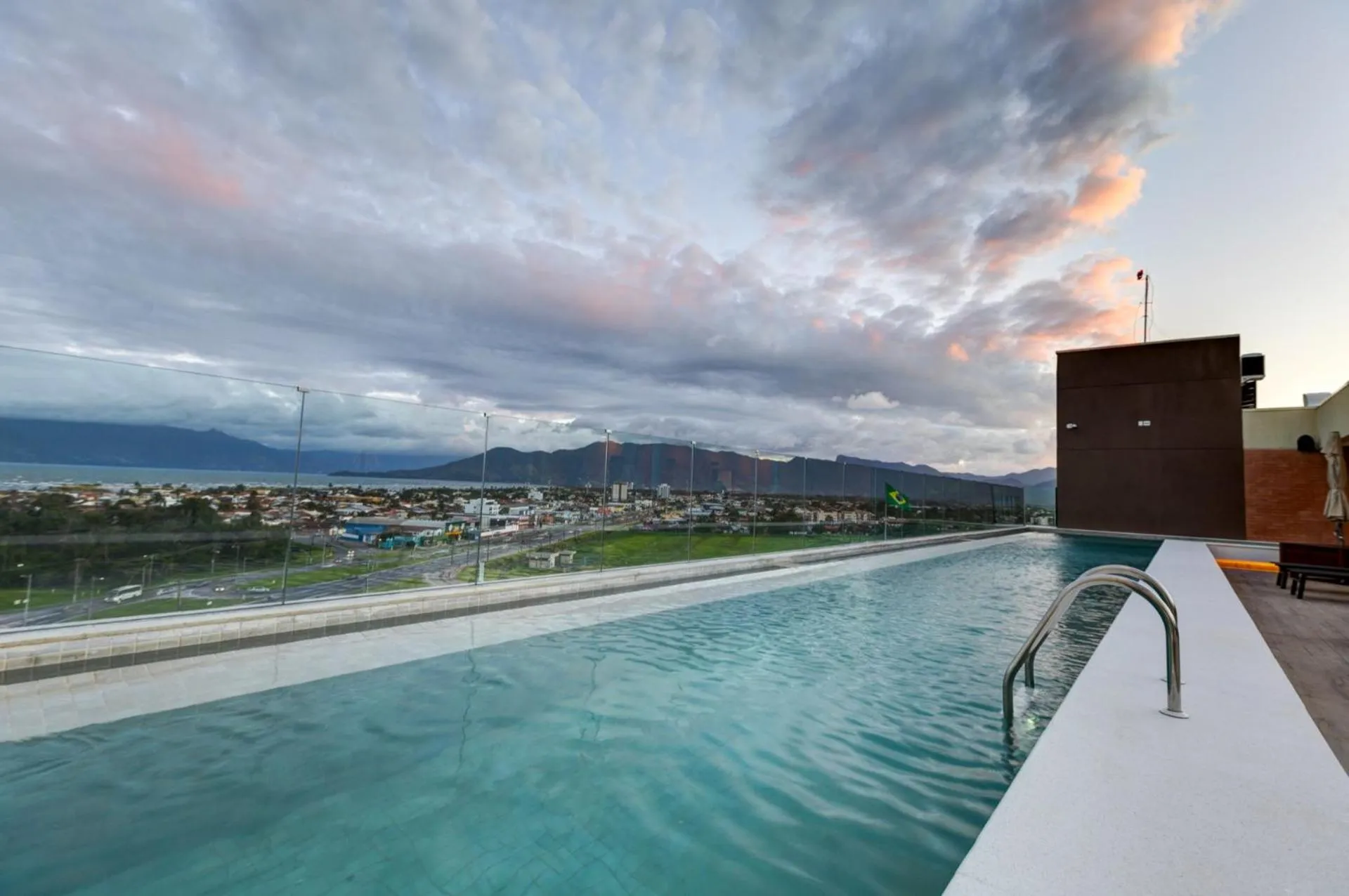 Swimming pool in Hampton By Hilton Caraguatatuba Serramar