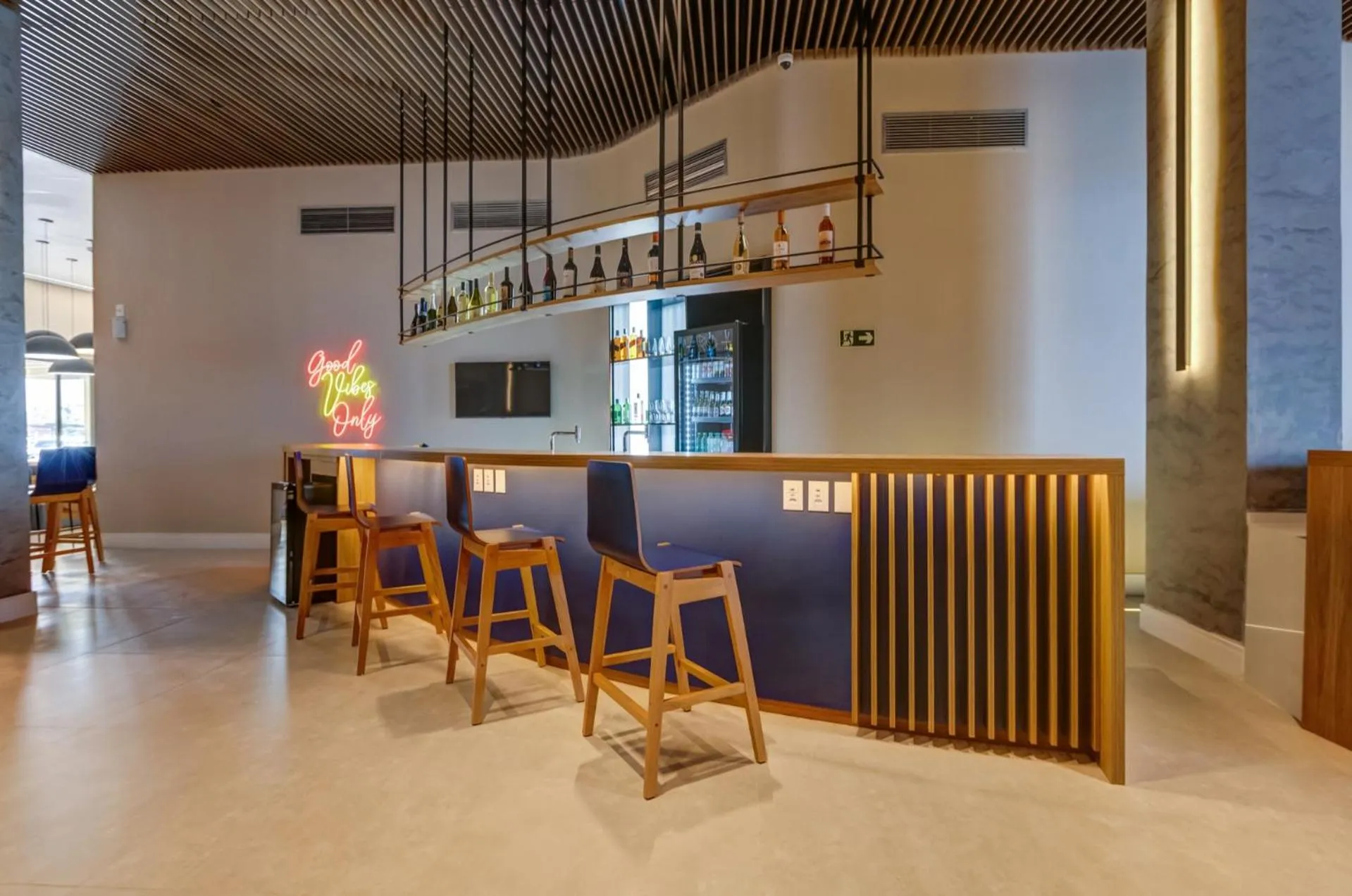 Lounge or bar in Hampton By Hilton Caraguatatuba Serramar