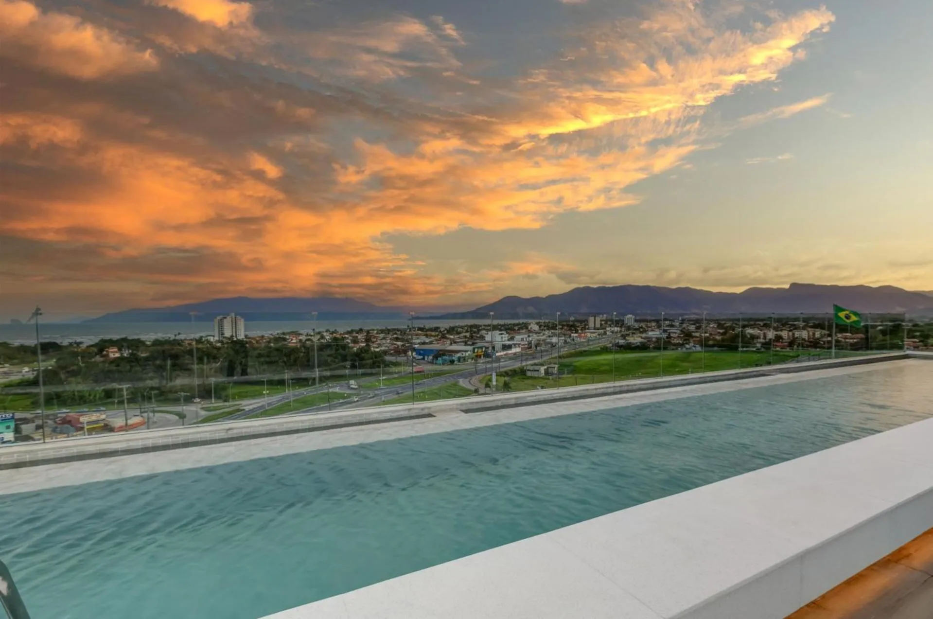 Swimming pool in Hampton By Hilton Caraguatatuba Serramar