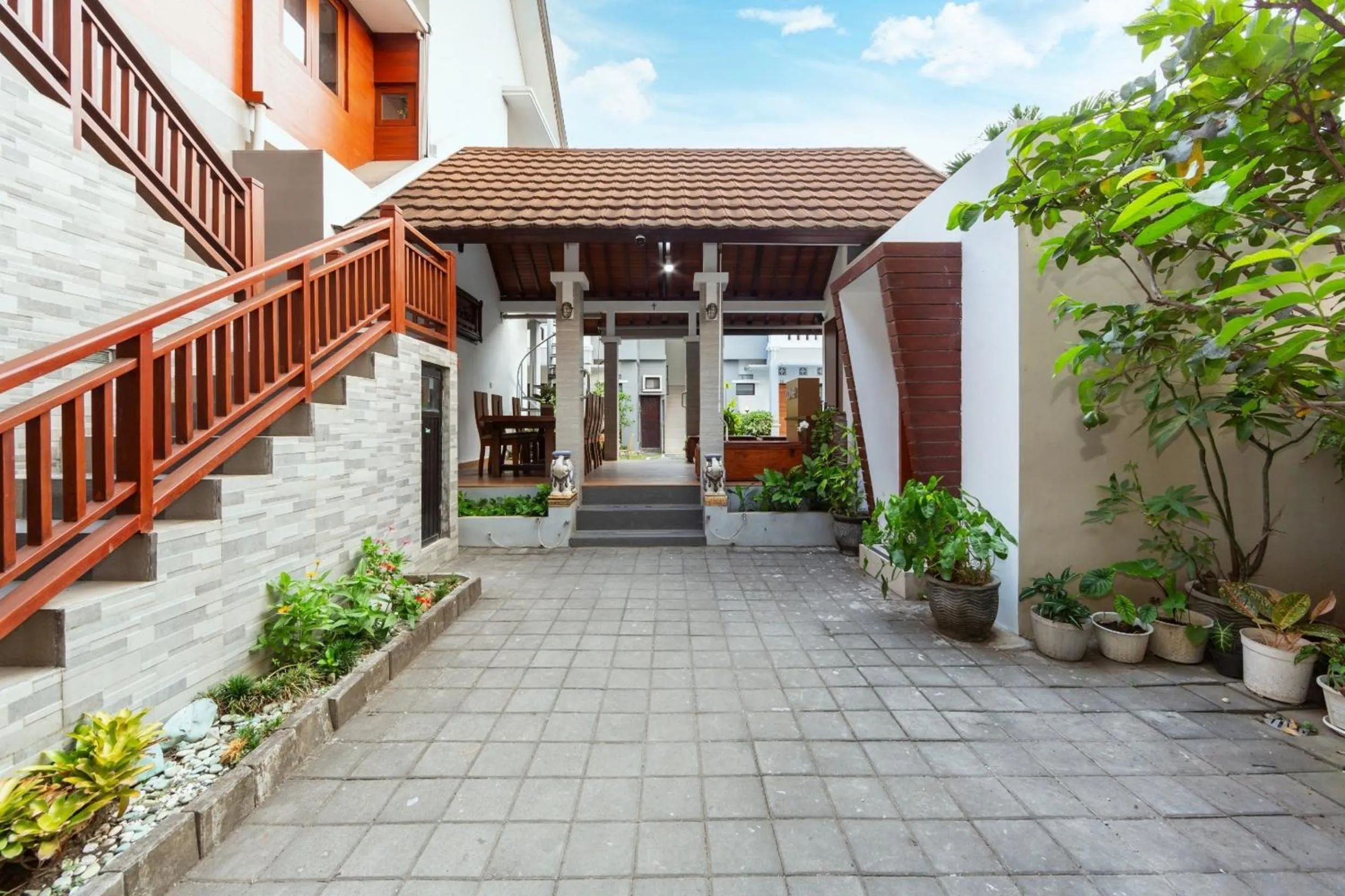 Property building in Cove De Pavilla