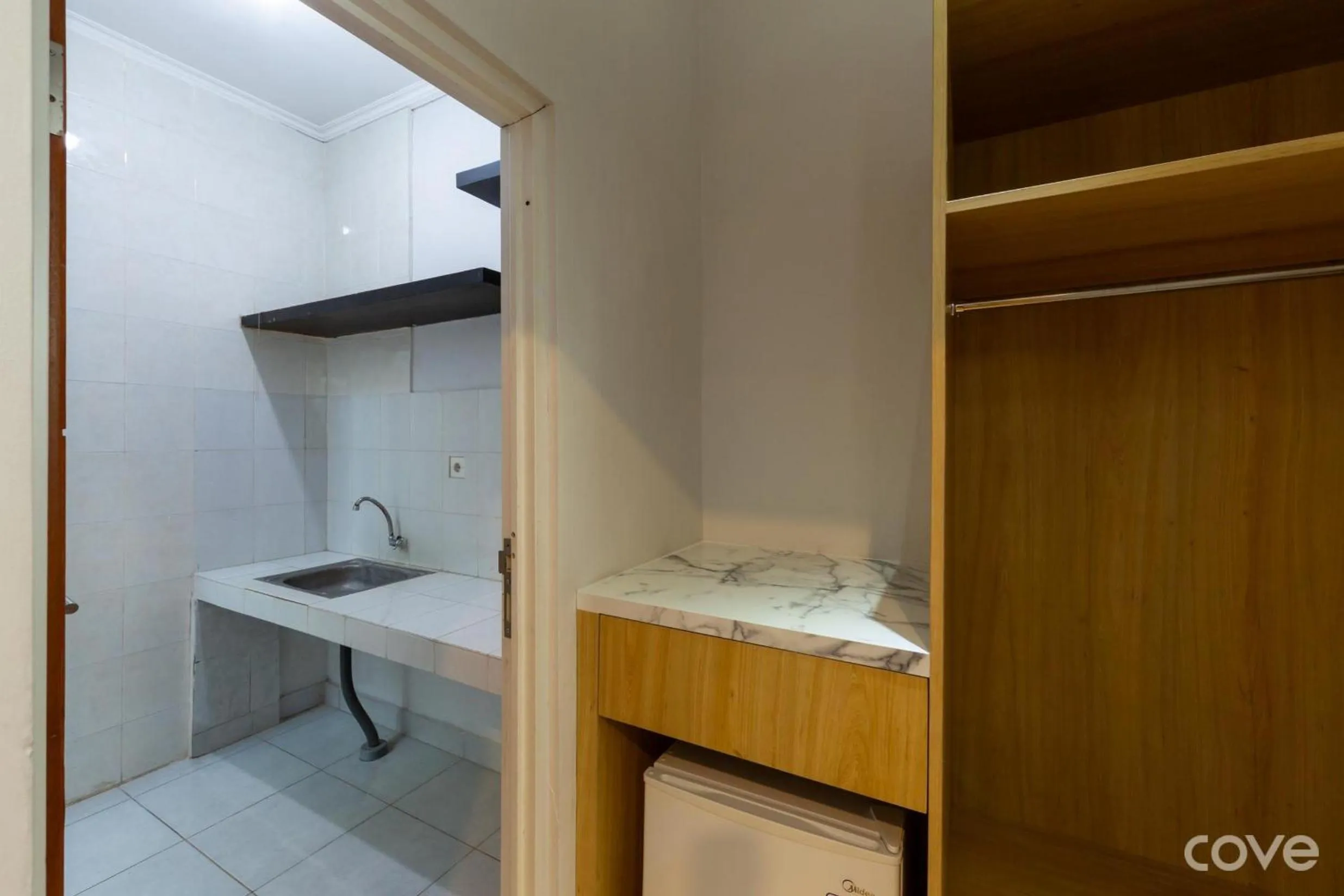 wardrobe in Cove De Pavilla