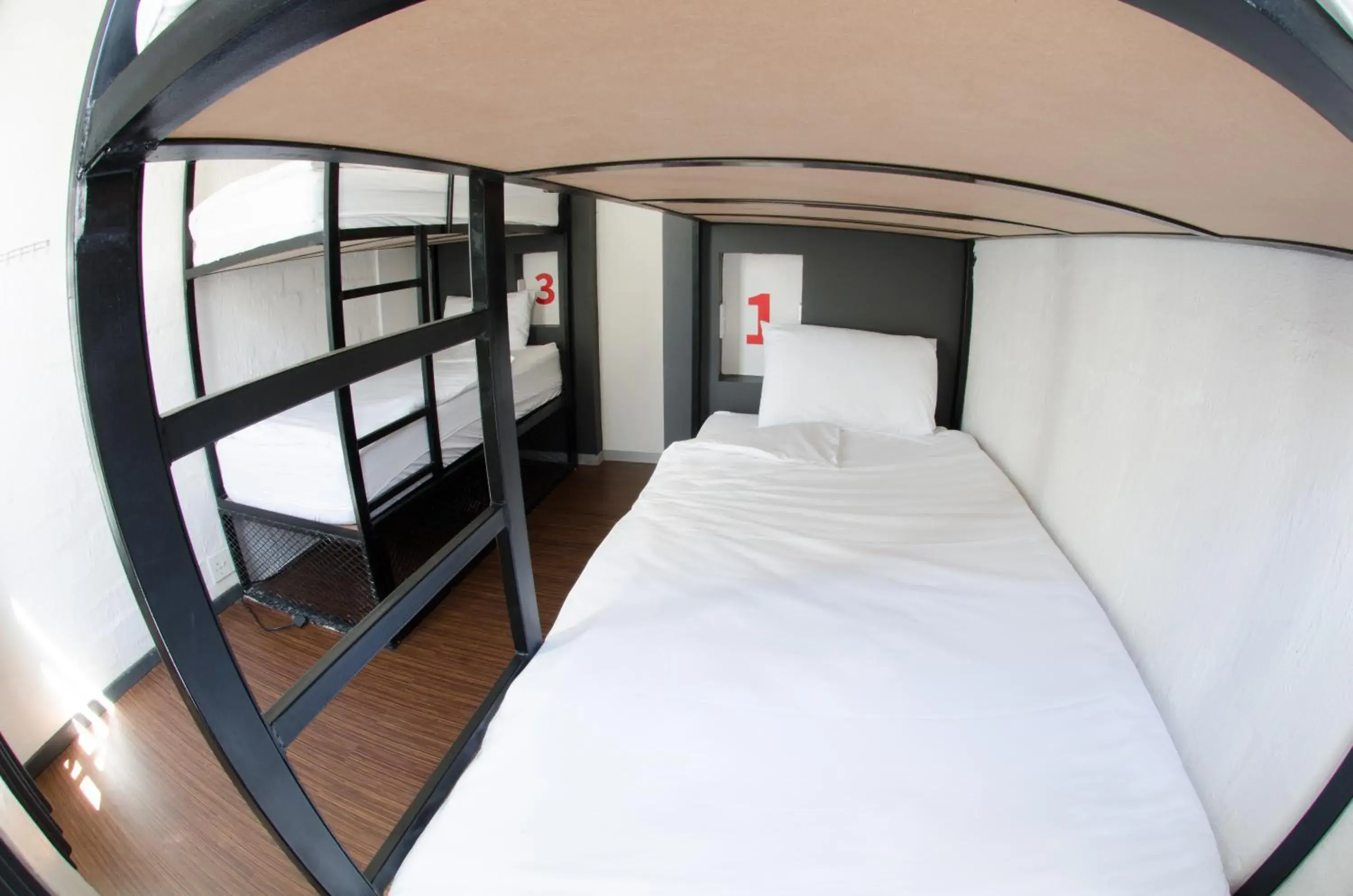 Bed in 8-Bed Female-Only En-suite Room in 91 Loop Boutique Hostel Bed in 8-Bed Female-Only En-suite Room in 91 Loop Boutique Hostel