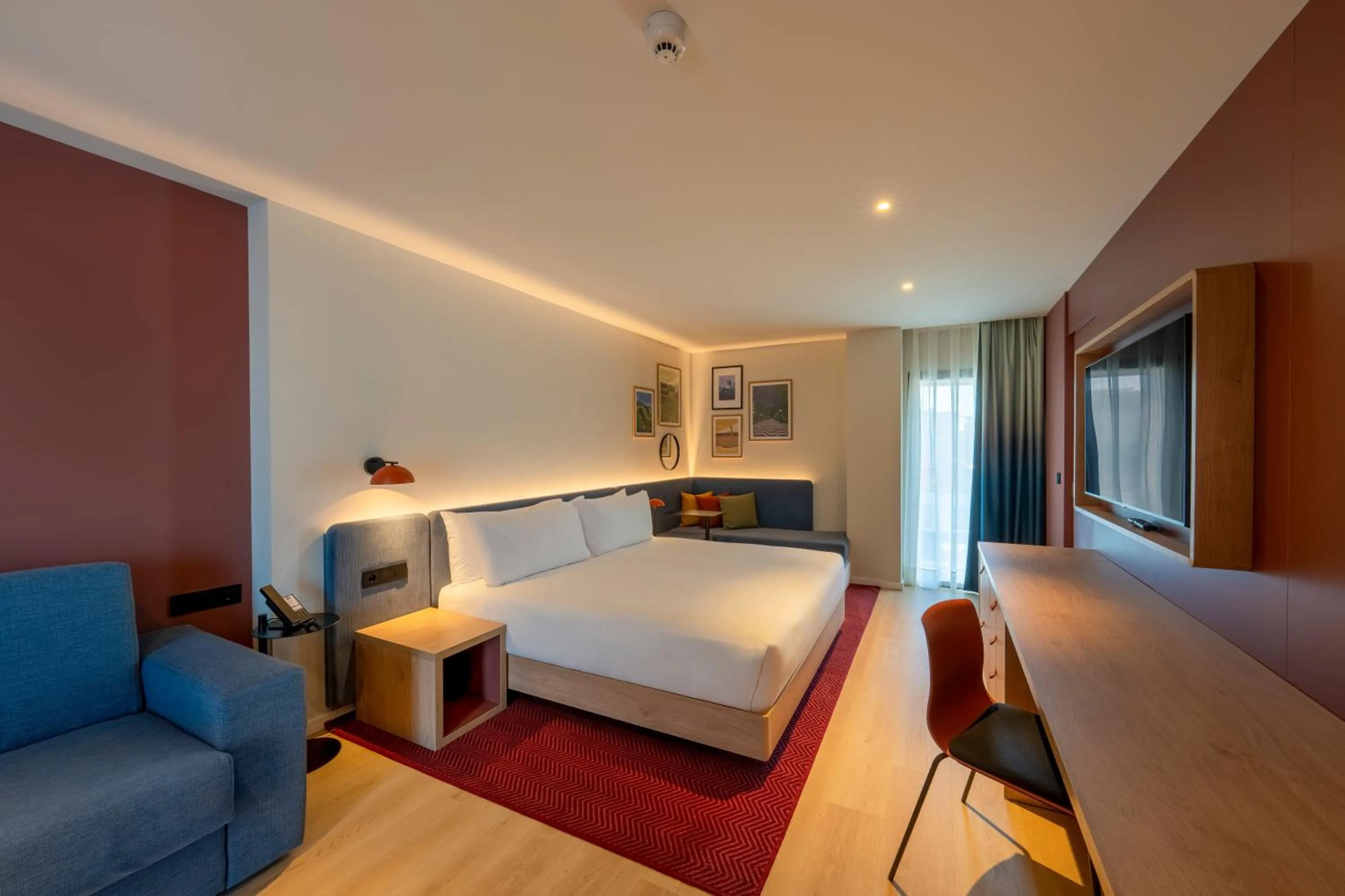 Photo of the whole room, Bed in Hampton By Hilton Alicante Airport