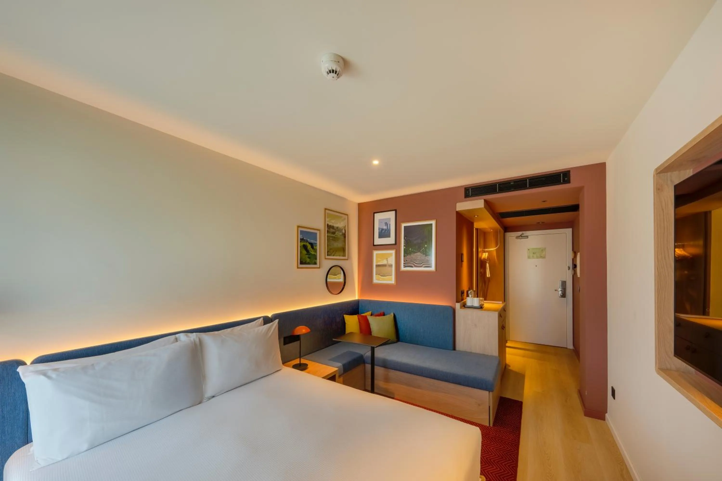 Photo of the whole room in Hampton By Hilton Alicante Airport