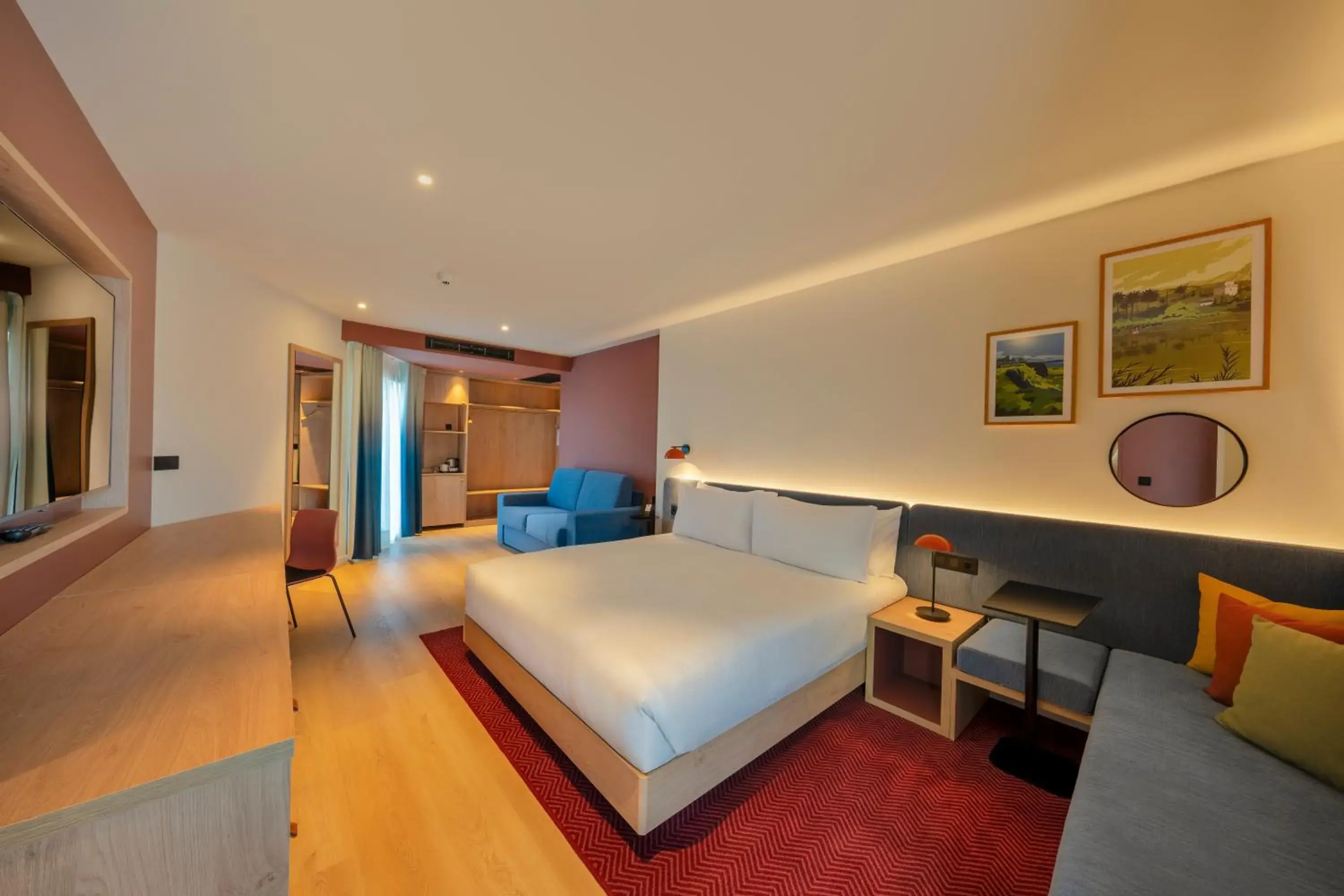 King Room with Sofa Bed in Hampton By Hilton Alicante Airport King Room with Sofa Bed in Hampton By Hilton Alicante Airport