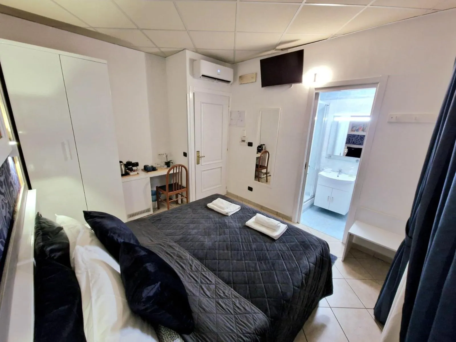 Bed in Ad Hoc Domus Colosseo