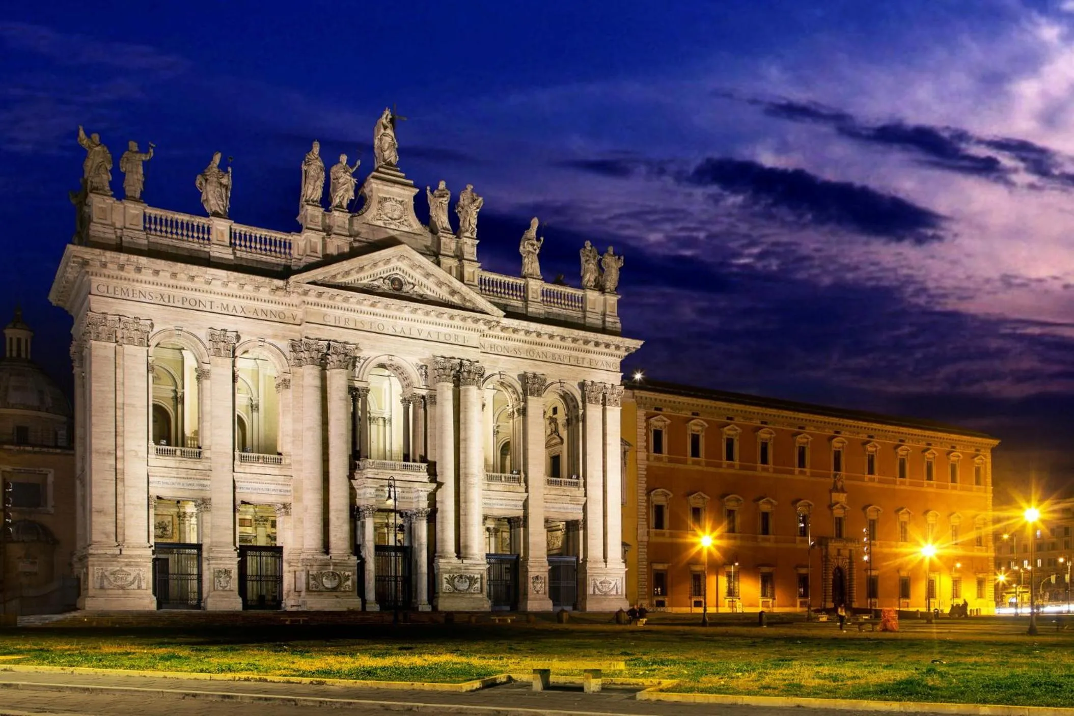 Neighbourhood in Ad Hoc Domus Colosseo