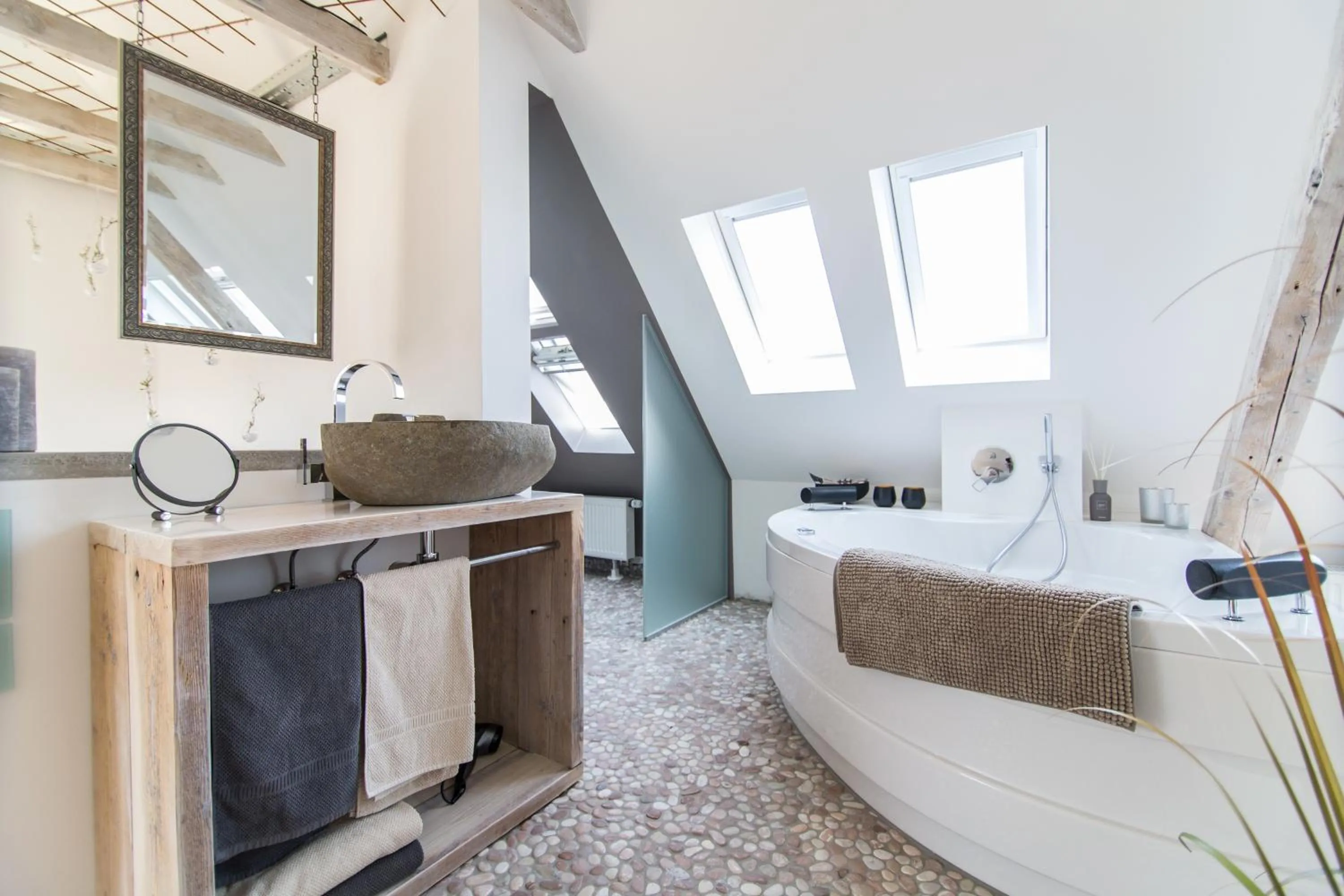 Hot Tub, Bed in Wellness Suiten mit Whirlpool am Stadtrand von Essen