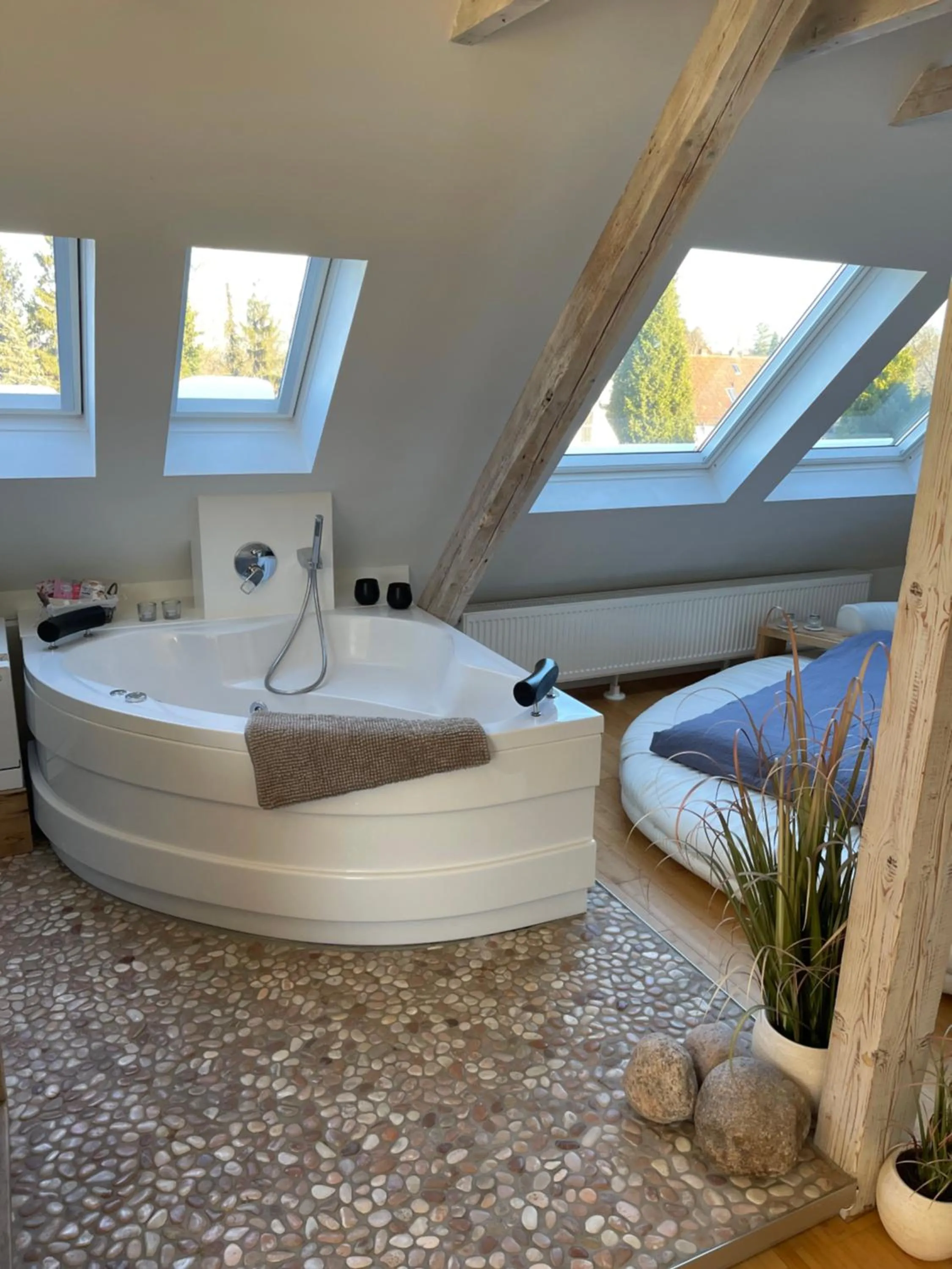 Hot Tub in Wellness Suiten mit Whirlpool am Stadtrand von Essen