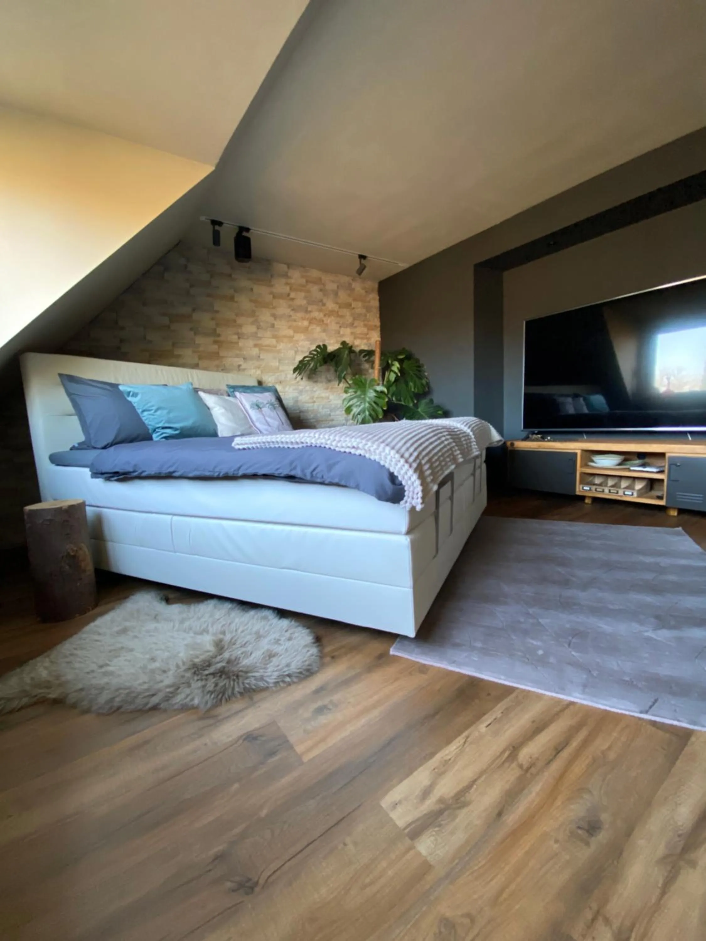 Bed in Wellness Suiten mit Whirlpool am Stadtrand von Essen