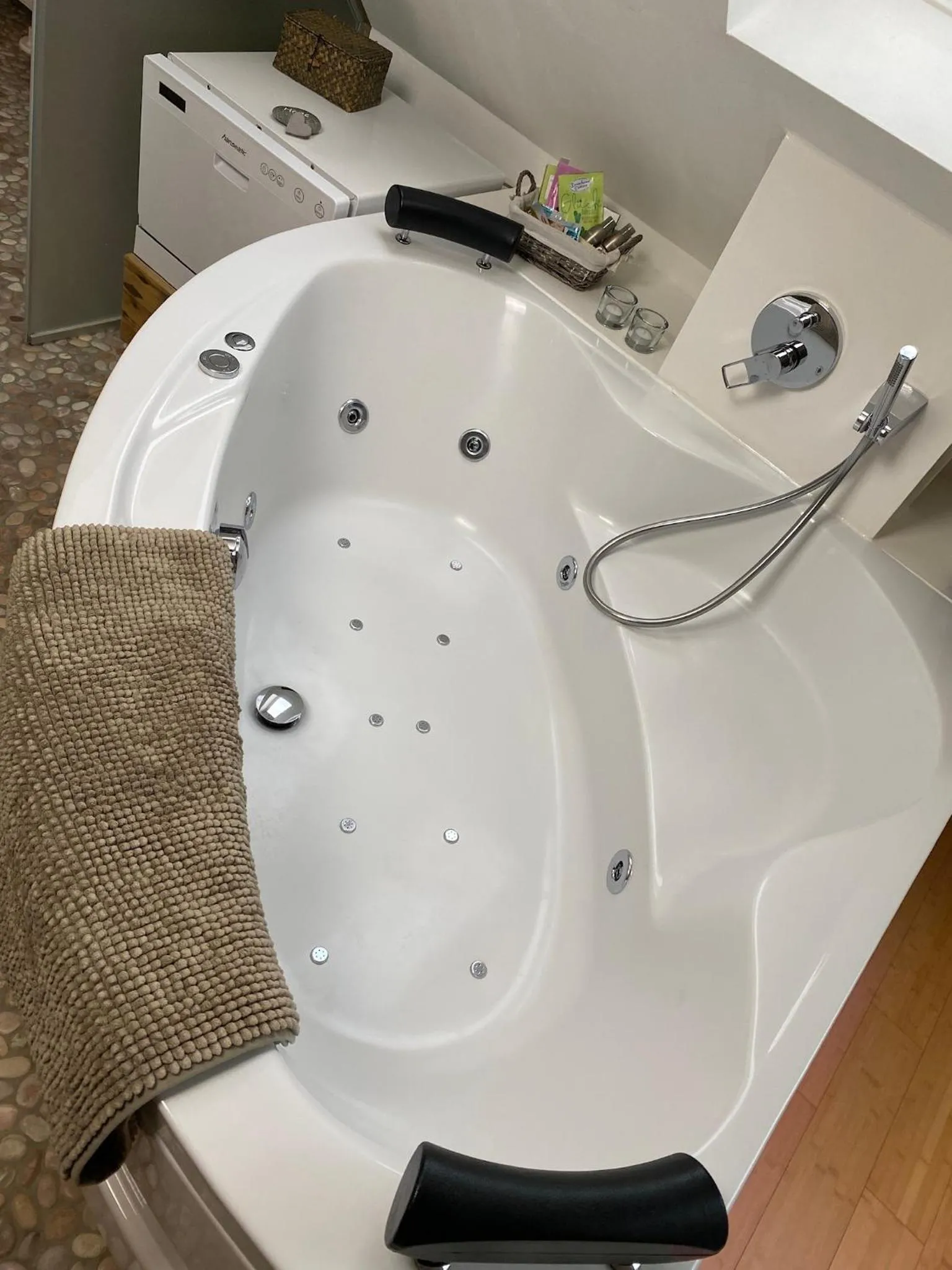 Hot Tub in Wellness Suiten mit Whirlpool am Stadtrand von Essen