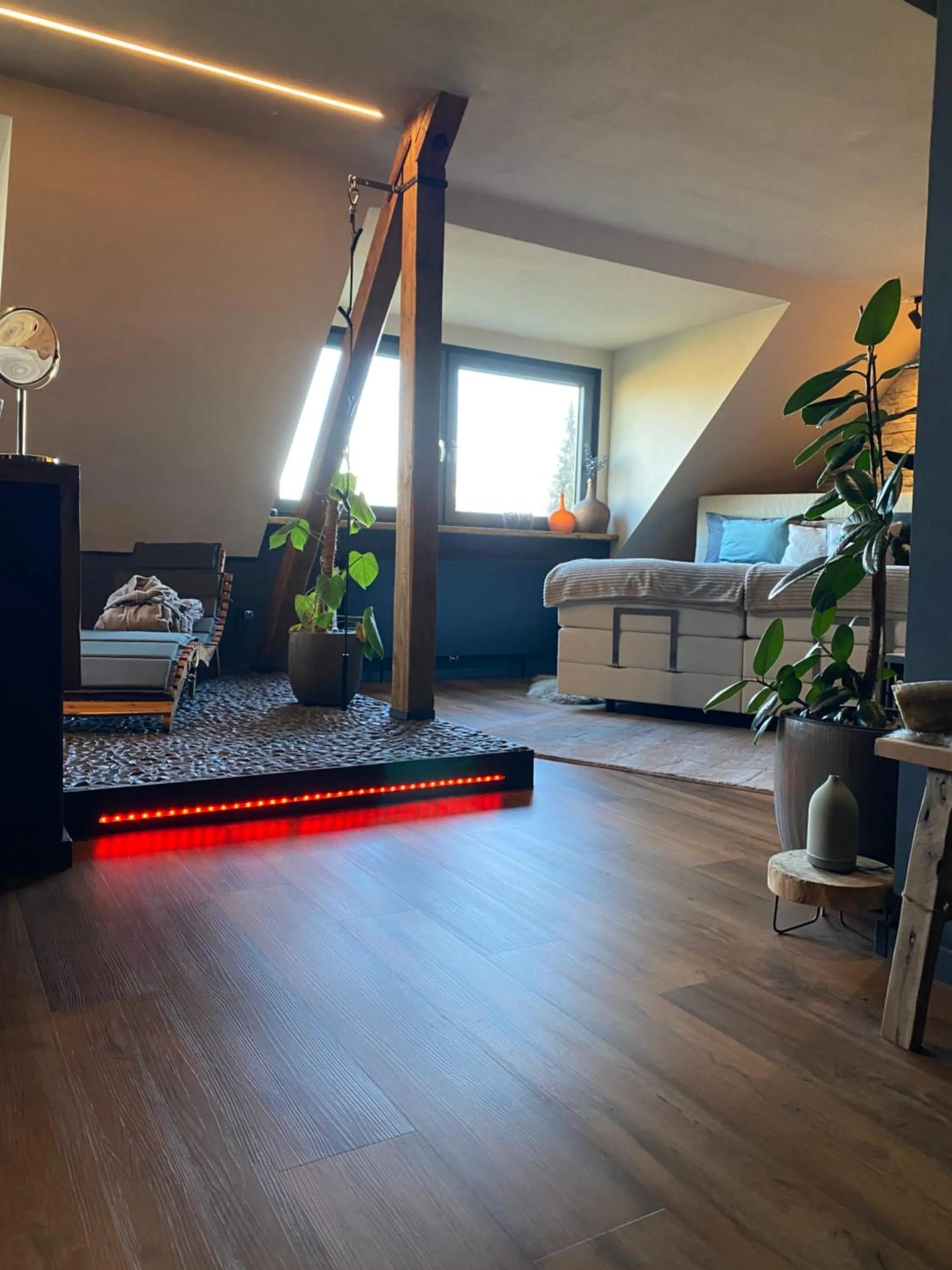 Bed in Wellness Suiten mit Whirlpool am Stadtrand von Essen