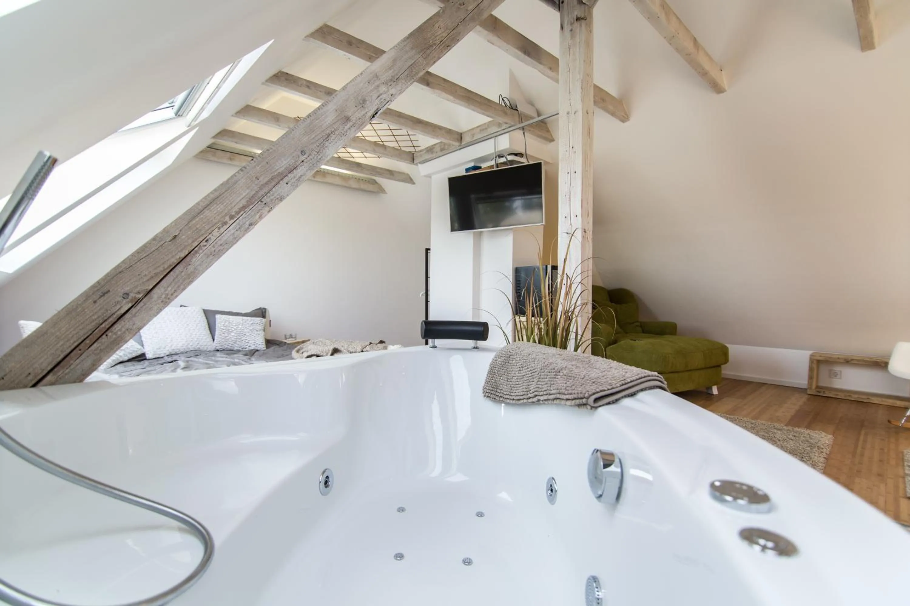Hot Tub in Wellness Suiten mit Whirlpool am Stadtrand von Essen