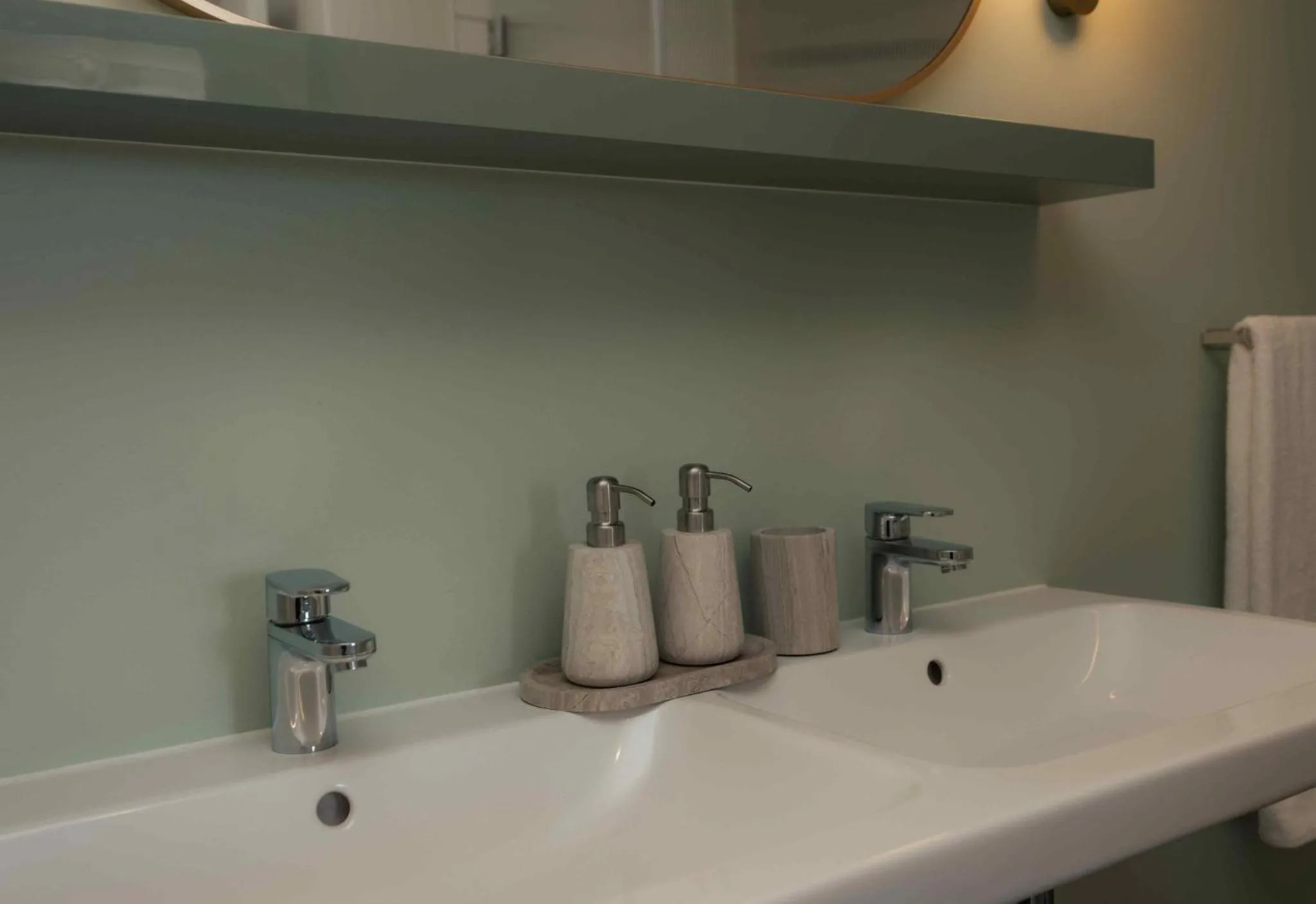 Three-Bedroom Apartment in ONEHUNDRED on M - Fluent Serviced Apartments