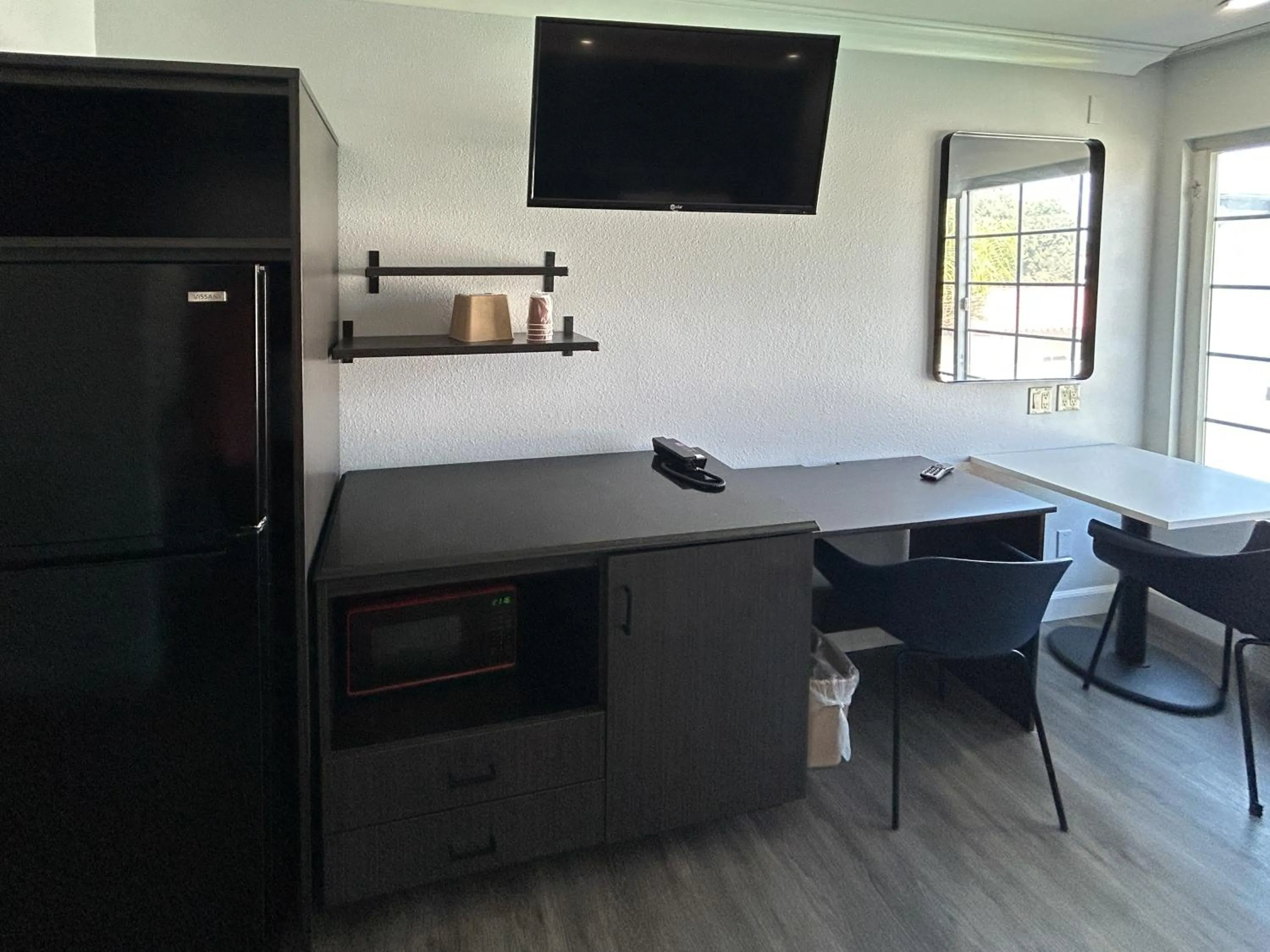 Area and facilities in Studio 6 Suites Buena Park CA Anahiem Near Maingate Knotts