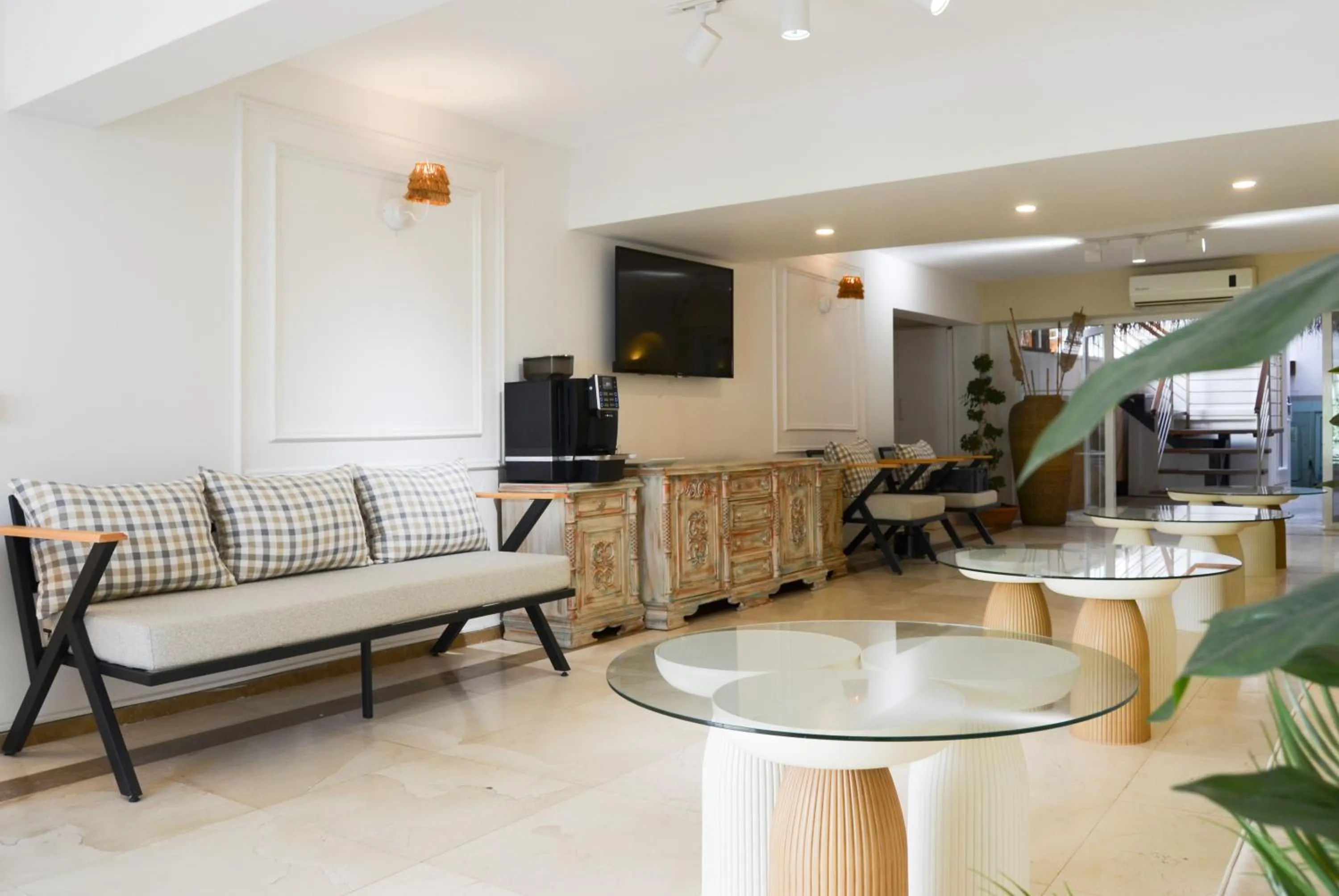 Communal lounge/ TV room in niXie Hotel Bodrum