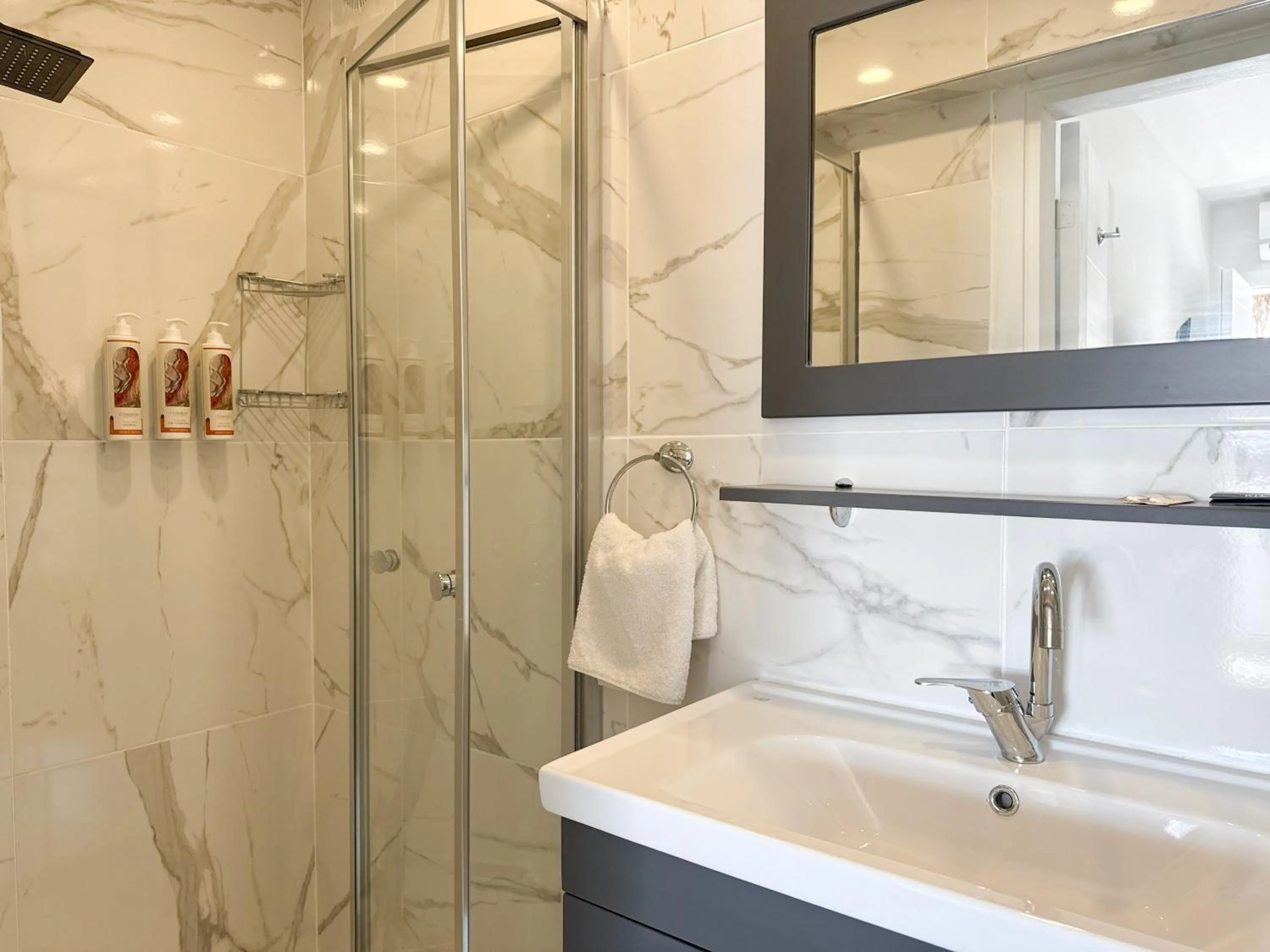 Shower in niXie Hotel Bodrum