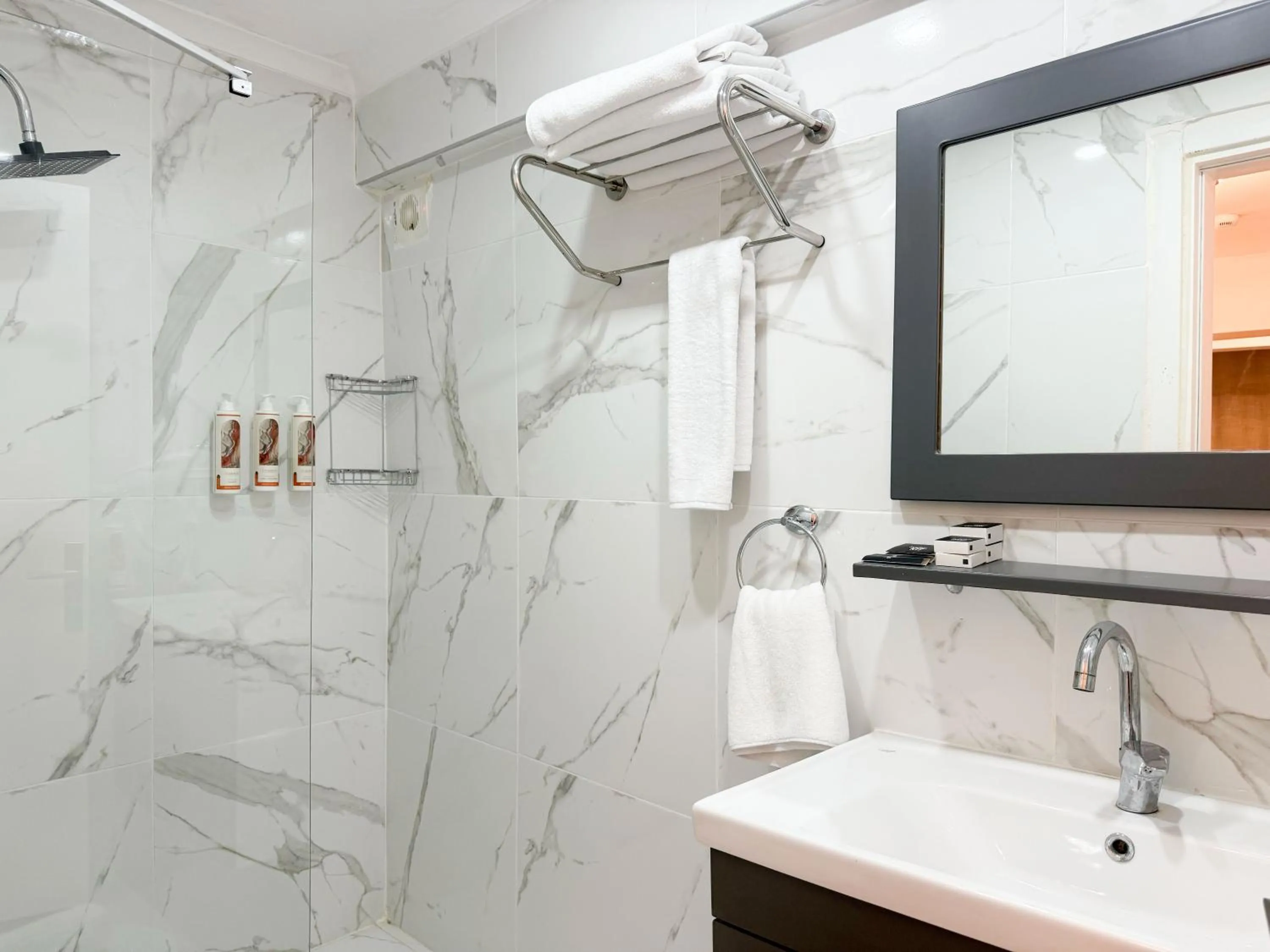 Shower in niXie Hotel Bodrum