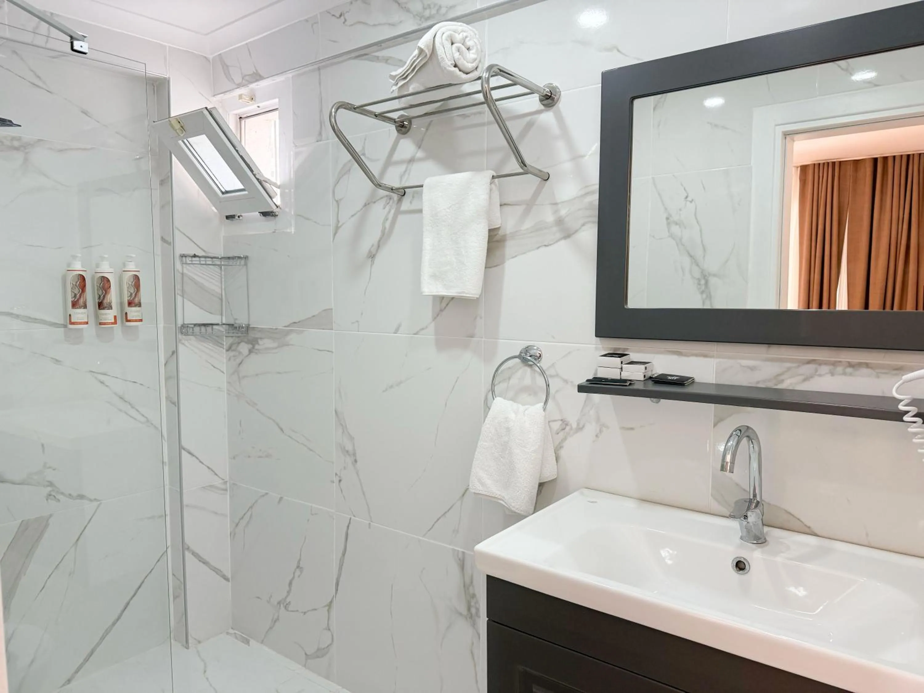 Shower in niXie Hotel Bodrum