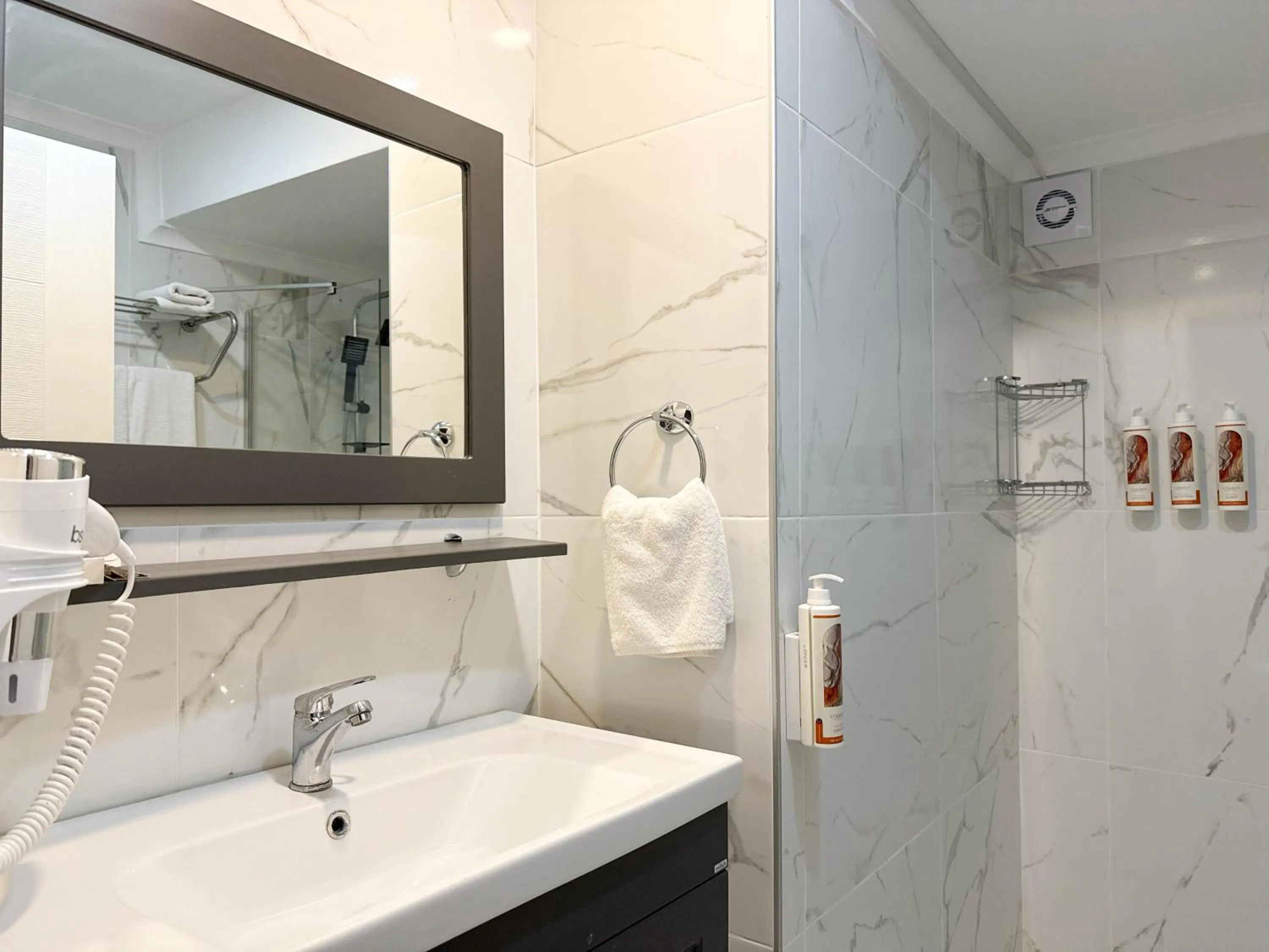 Shower in niXie Hotel Bodrum