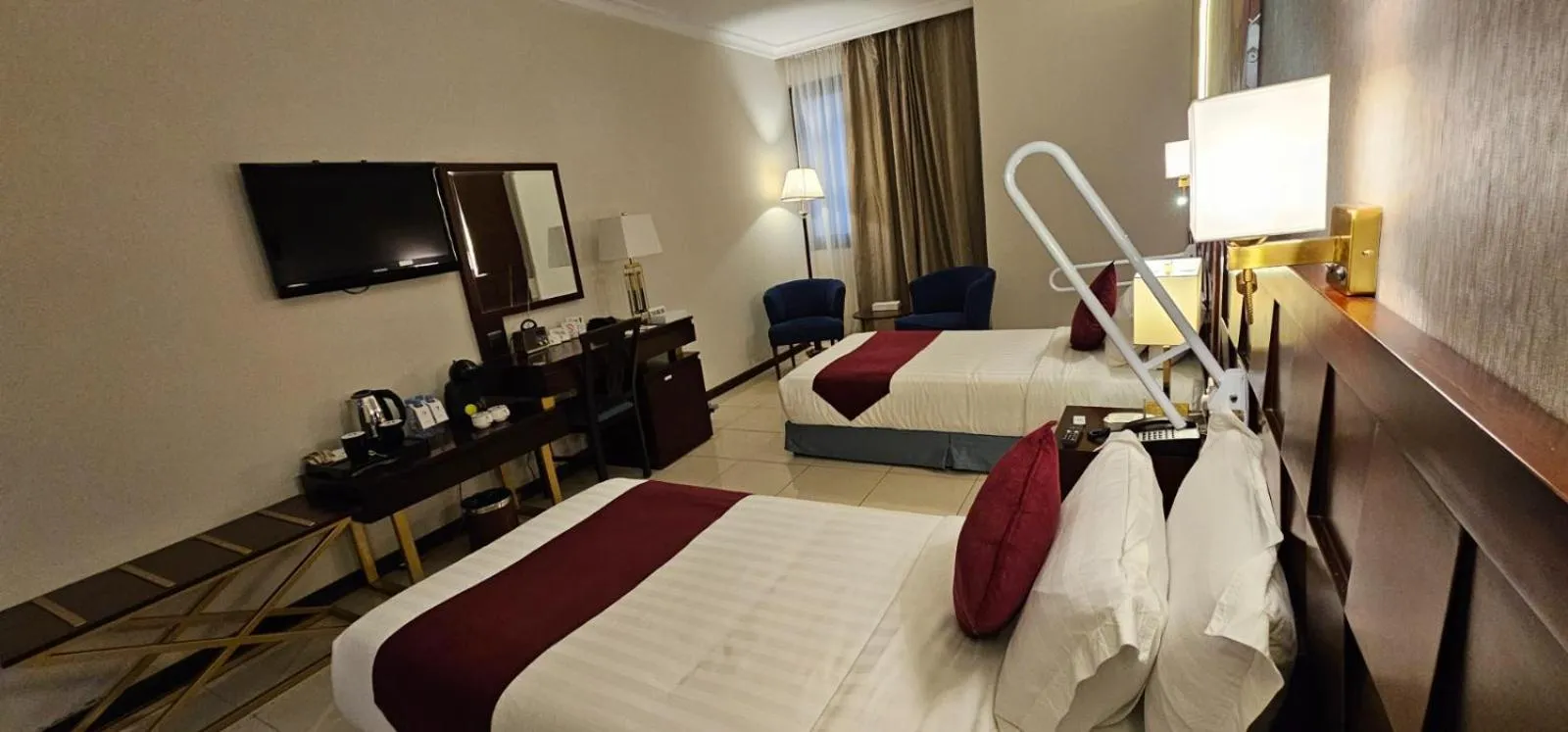 Bed in Jiwar Al Saha Hotel