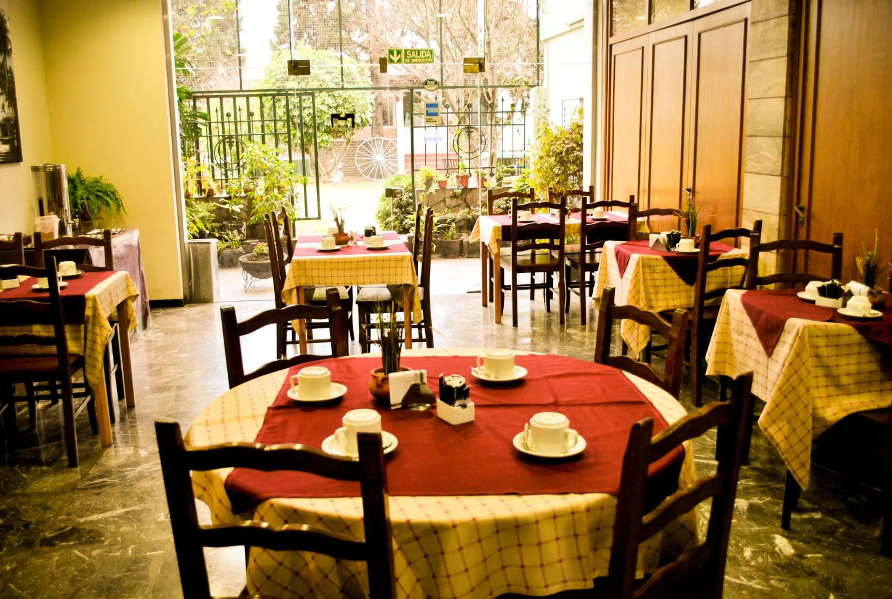 Restaurant/places to eat in Hotel Mayoral