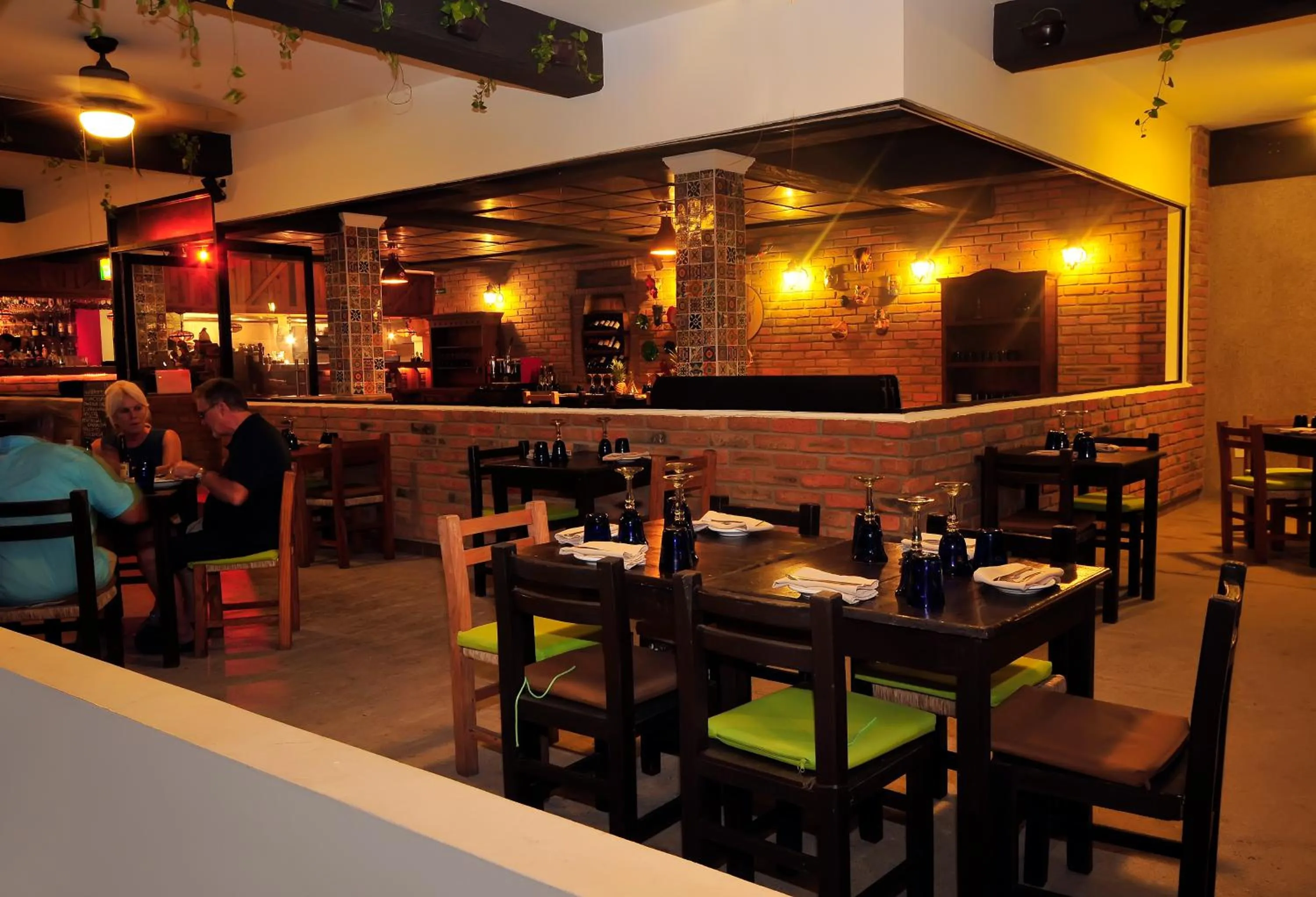 Restaurant/places to eat in Marina Banderas Suites Hotel Boutique