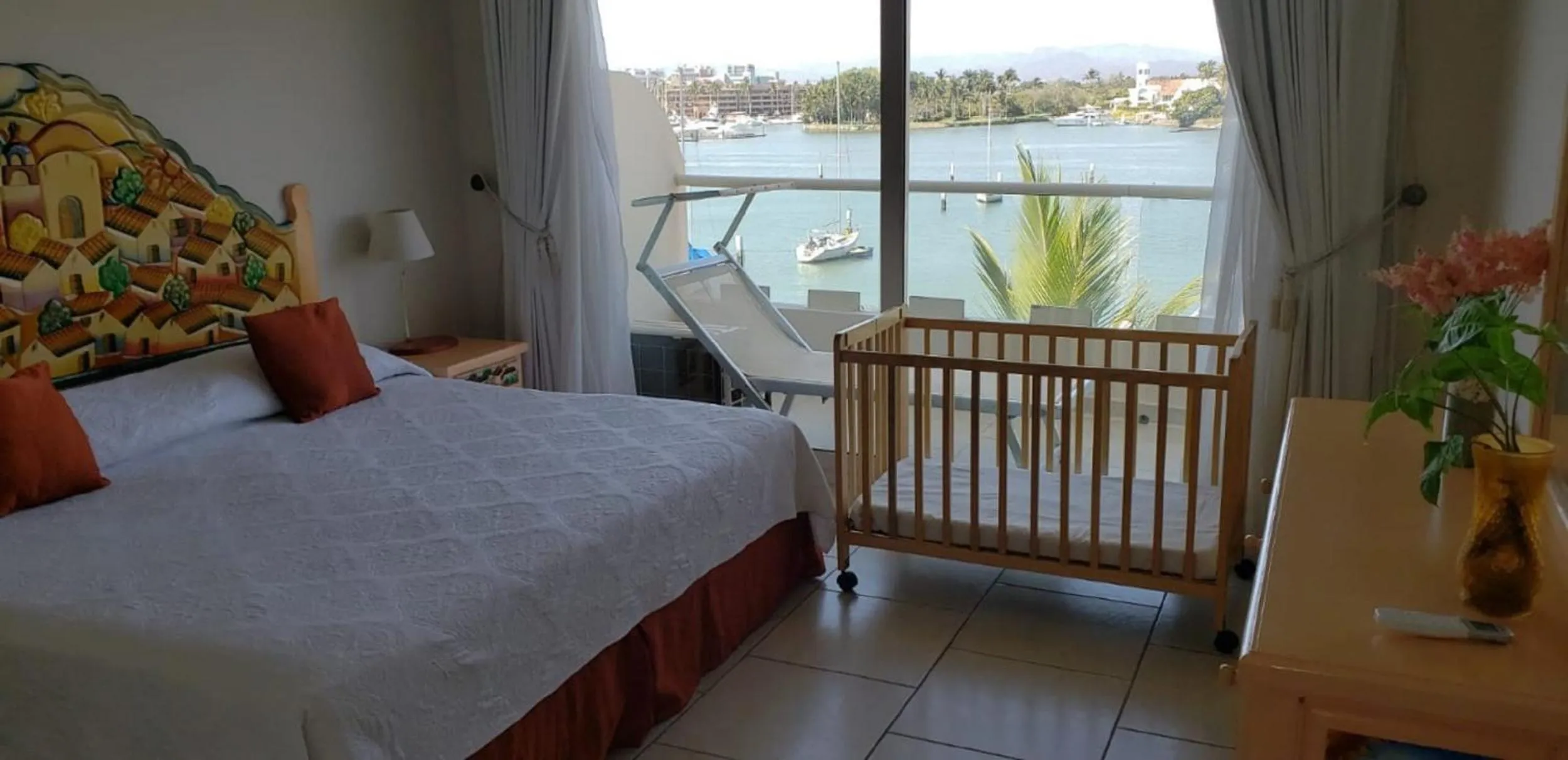 Decorative detail, Bed in Marina Banderas Suites Hotel Boutique