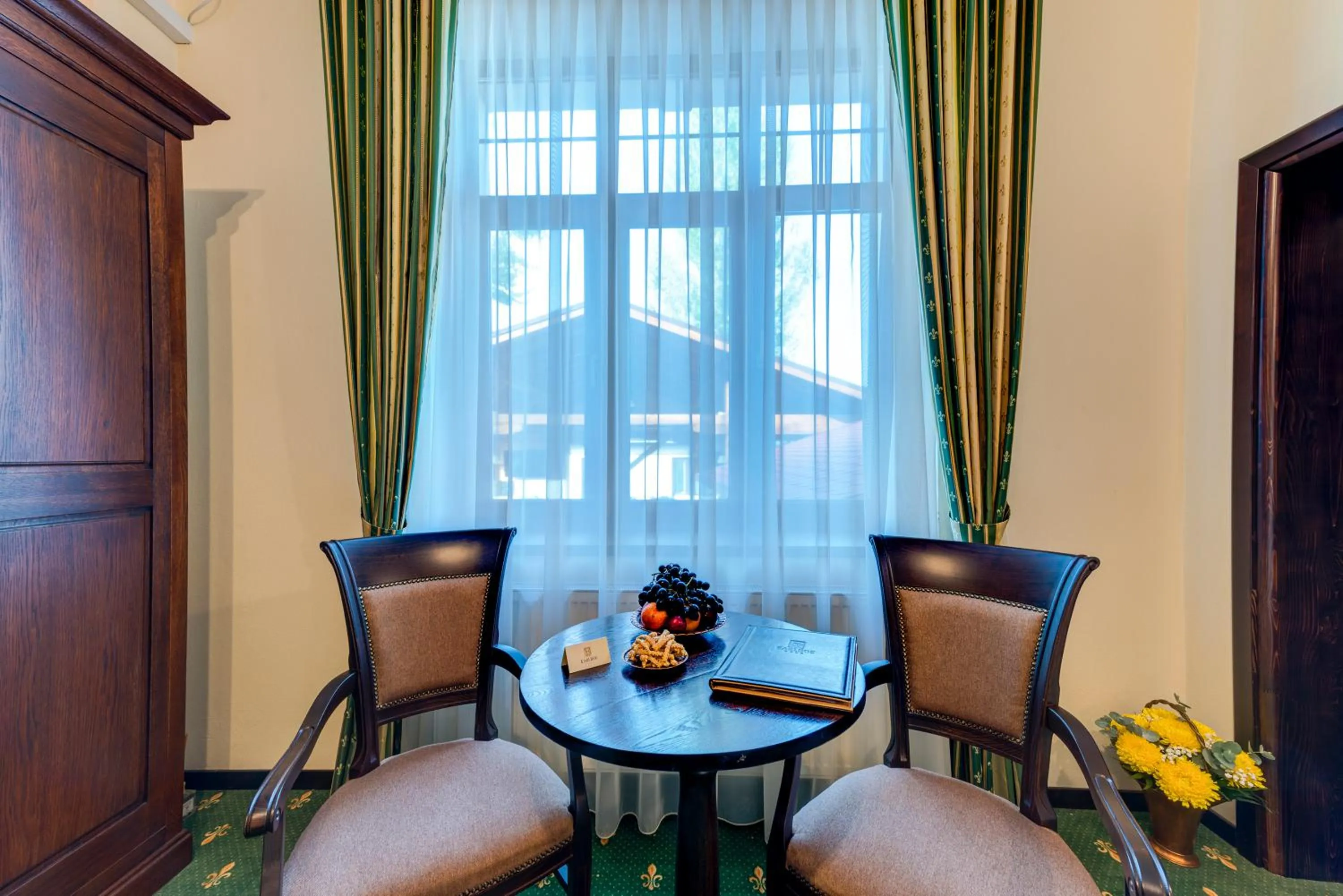 Photo of the whole room in Karlhof