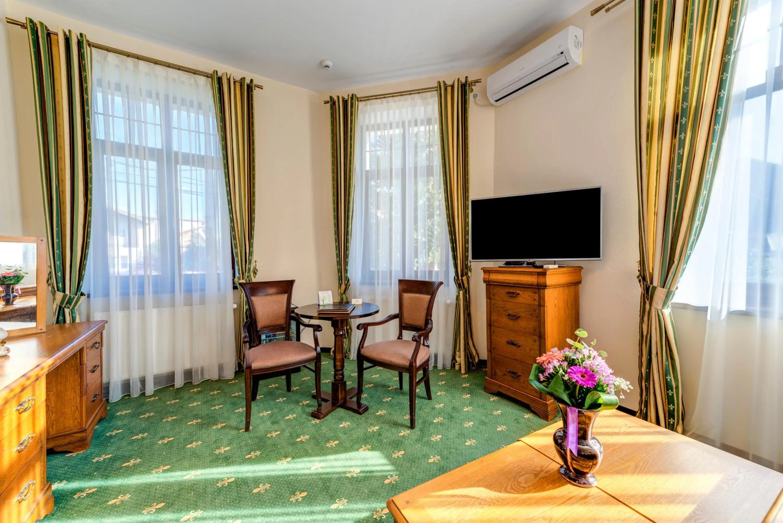 Photo of the whole room in Karlhof