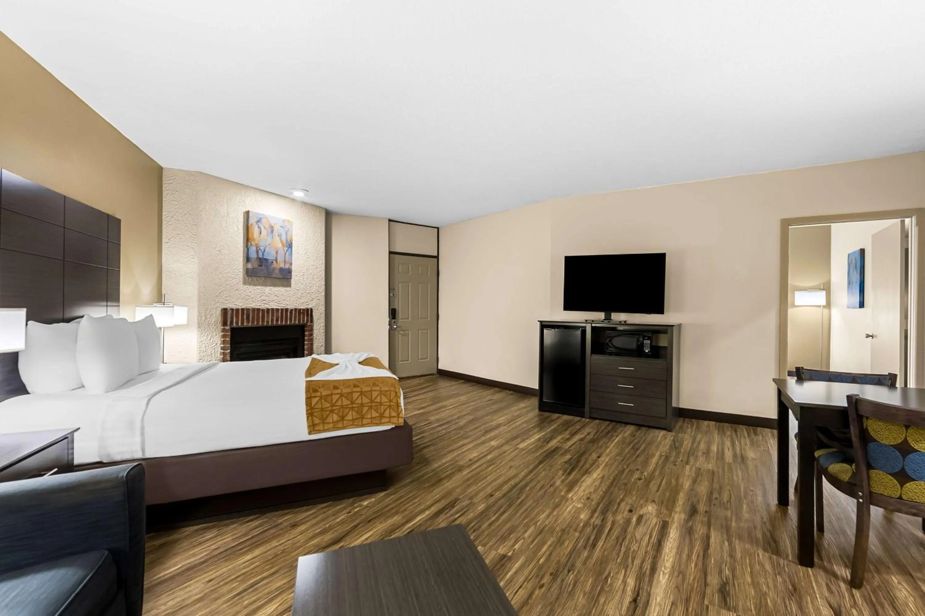 Photo of the whole room, Bed in Best Western Toni Inn