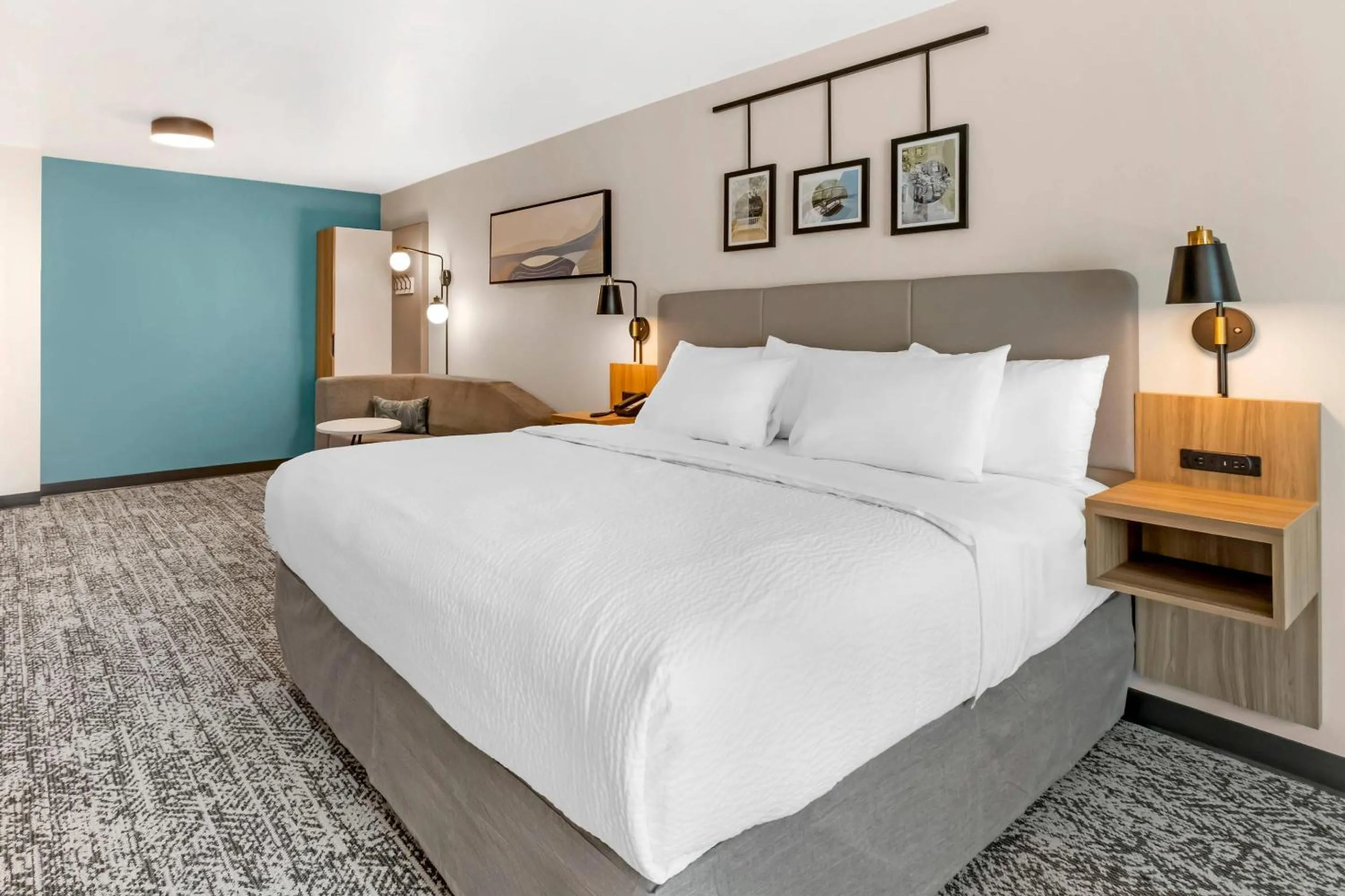 Bedroom, Bed in Sleep Inn & Suites