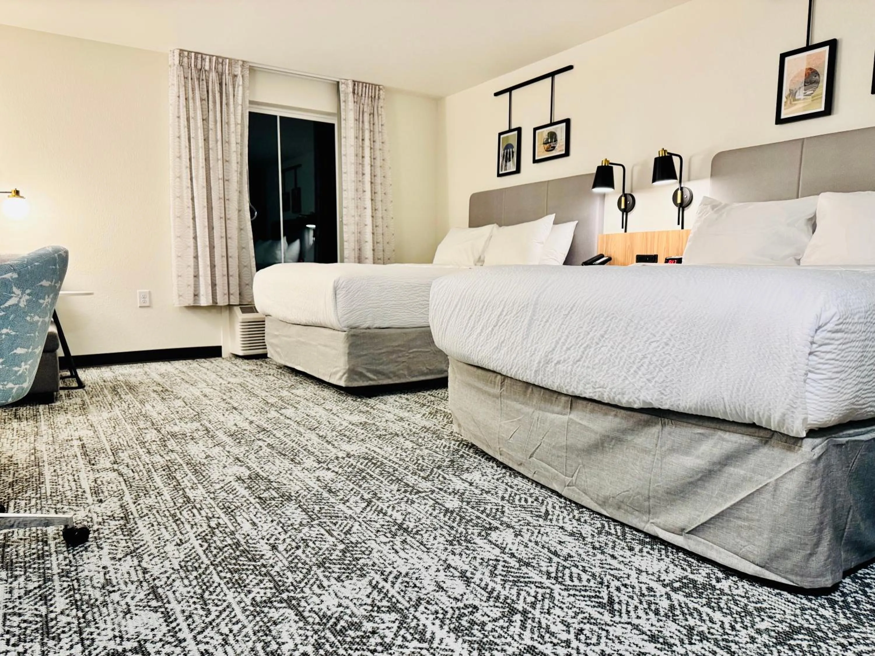 Bedroom, Bed in Sleep Inn & Suites