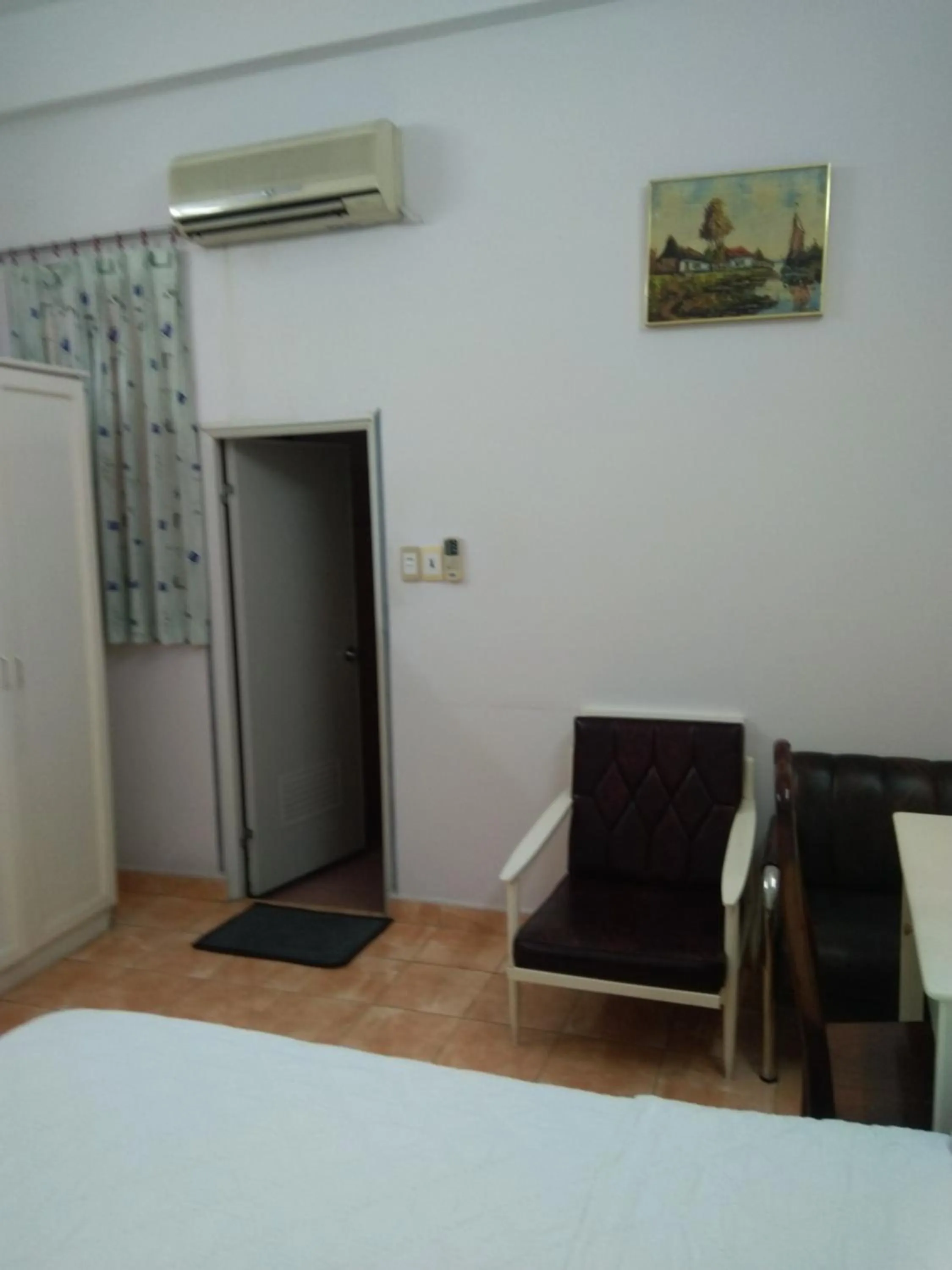 Bedroom, Bed in Sunshine