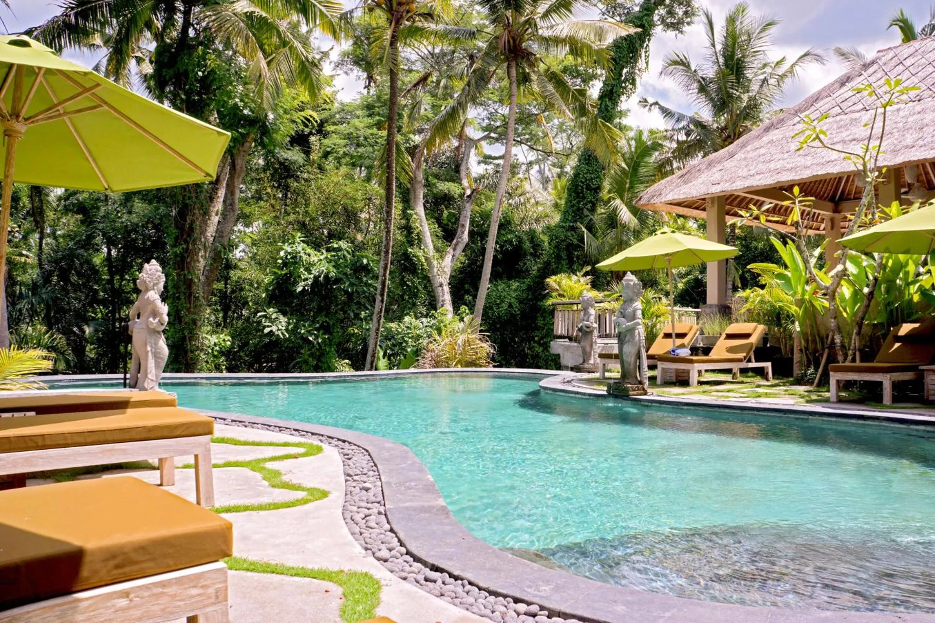 Swimming pool in Mesari Hotel Ubud