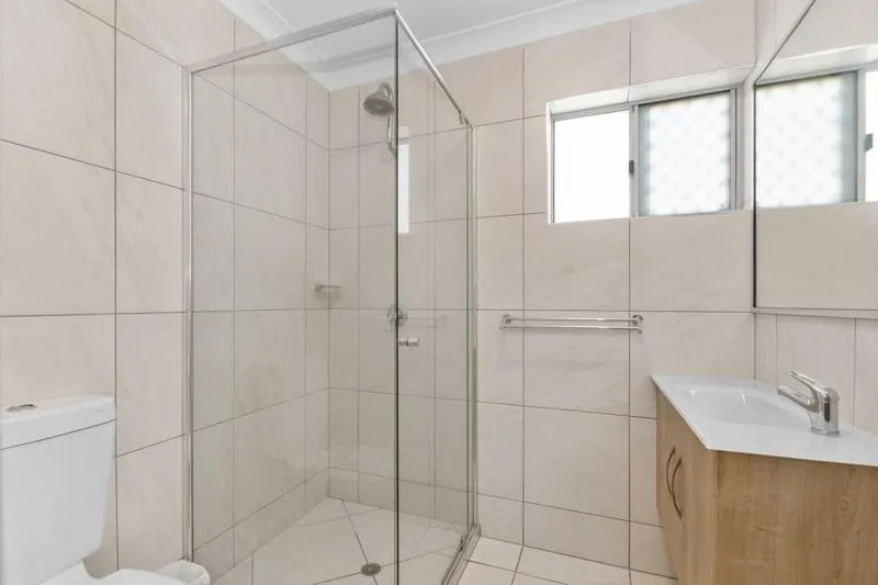 Bathroom in Castle Crest Motel