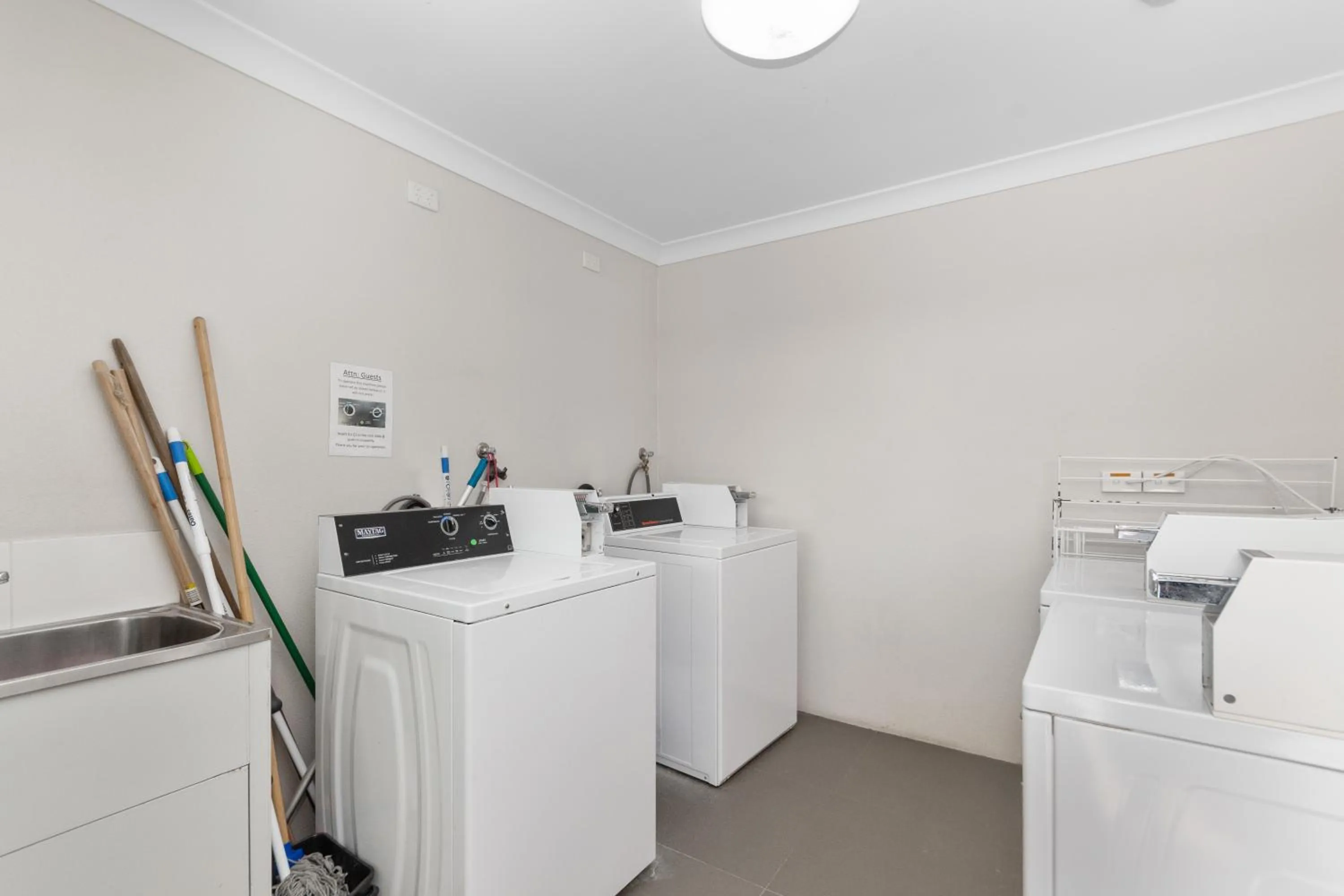 washing machine in Castle Crest Motel