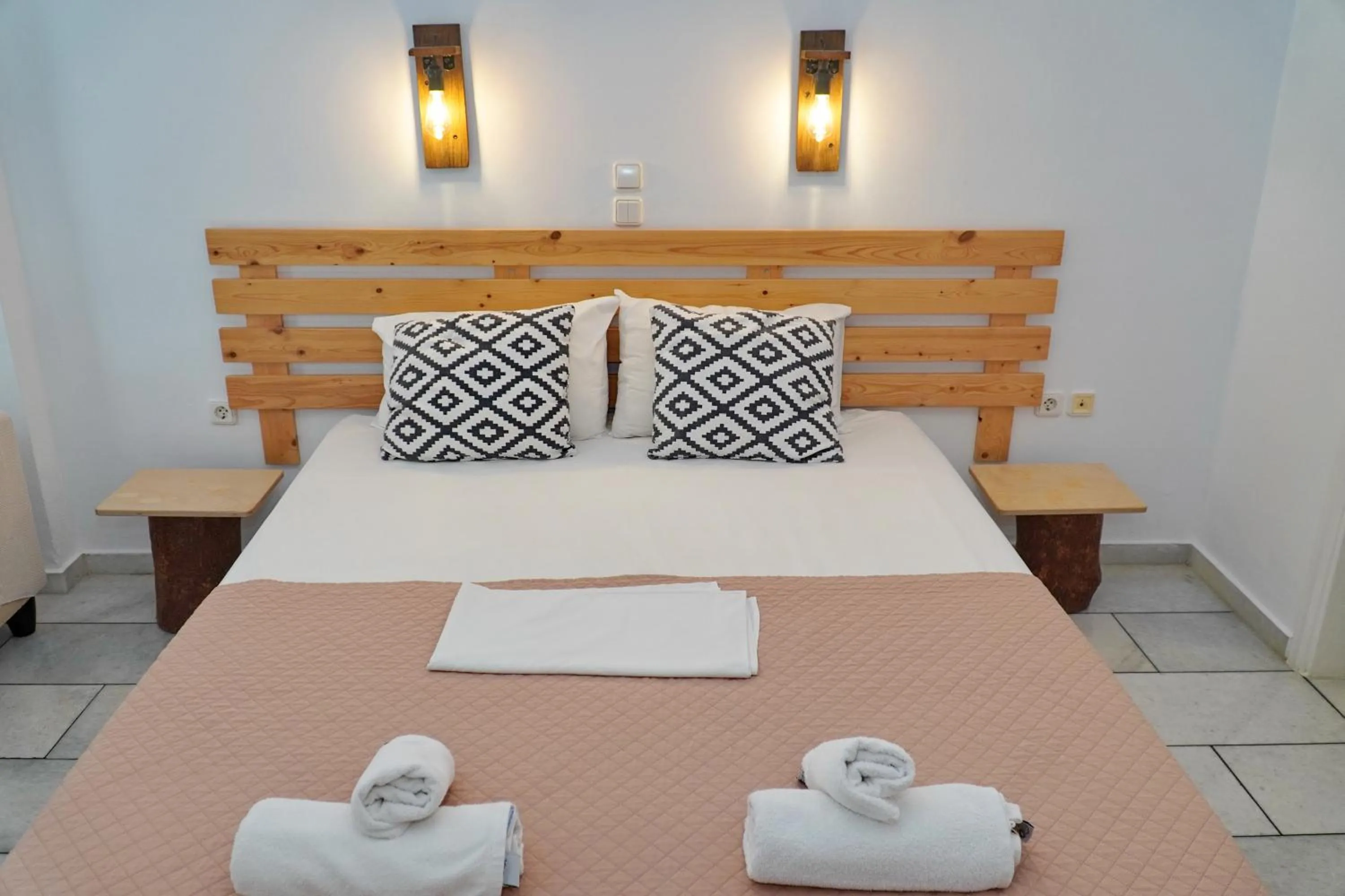 Property building, Bed in Camara Hotel