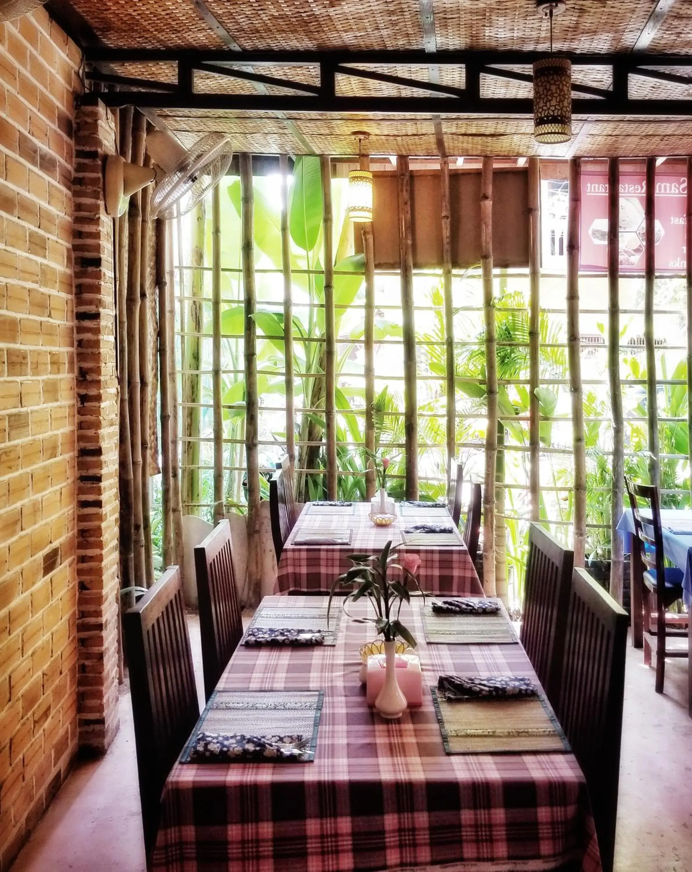 Restaurant/places to eat in Uncle Sam Villa Restaurant/places to eat in Uncle Sam Villa