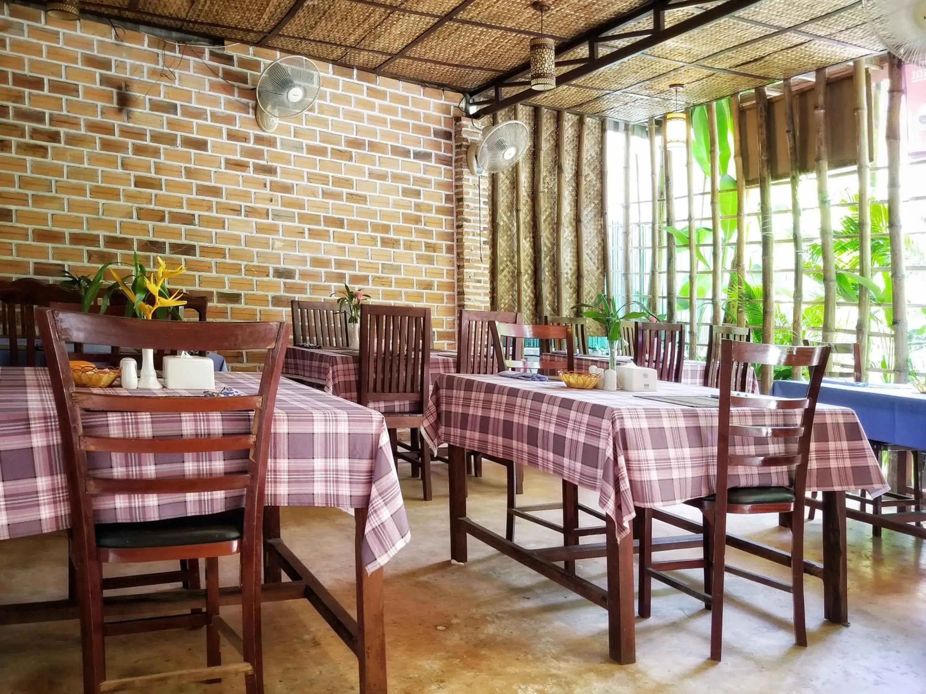 Restaurant/places to eat in Uncle Sam Villa Restaurant/places to eat in Uncle Sam Villa