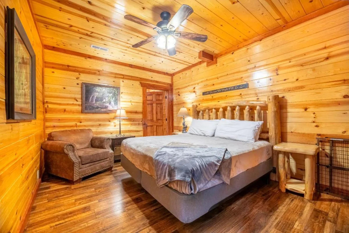 Bed in Splash Mountain Lodge By Avada Properties