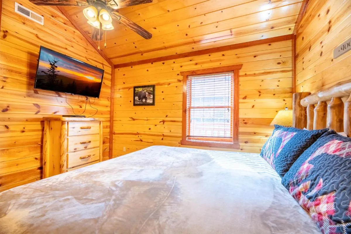 Bed in Splash Mountain Lodge By Avada Properties