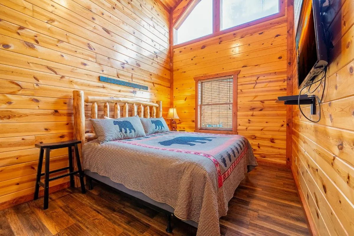 Bed in Splash Mountain Lodge By Avada Properties