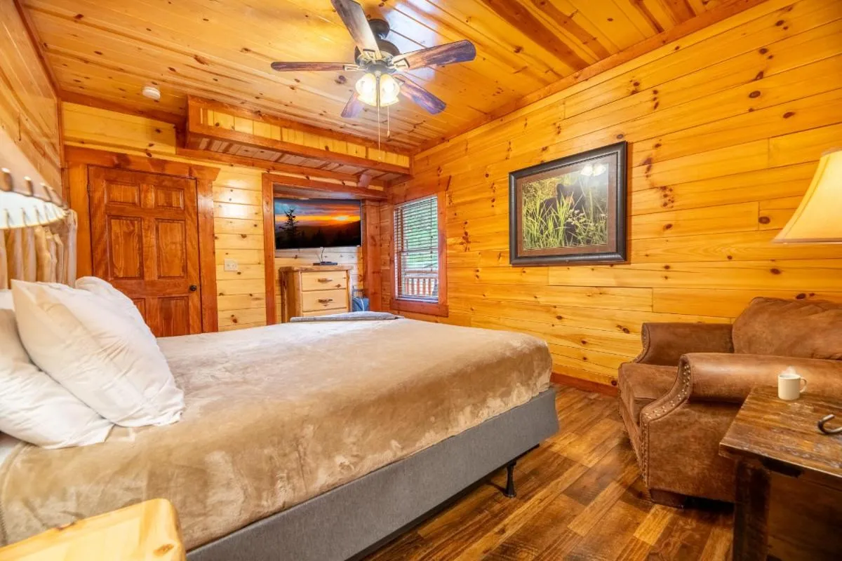 Bed in Splash Mountain Lodge By Avada Properties